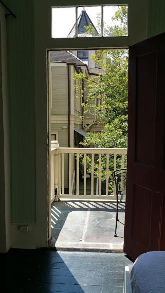 Apartment Walker Mansion On St Charles Ave - Unit 7