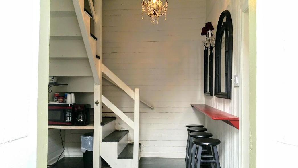 Apartment Walker Mansion On St Charles Ave - Unit 7