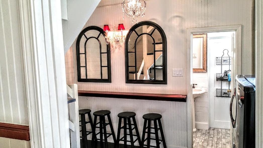 Apartment Walker Mansion On St Charles Ave - Unit 7