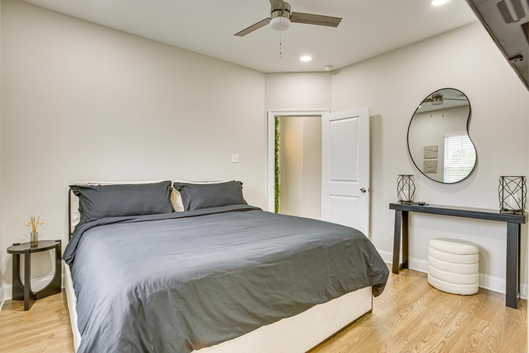 Walk To Carrollton Ave Eats Bright Nola Duplex! Holiday home