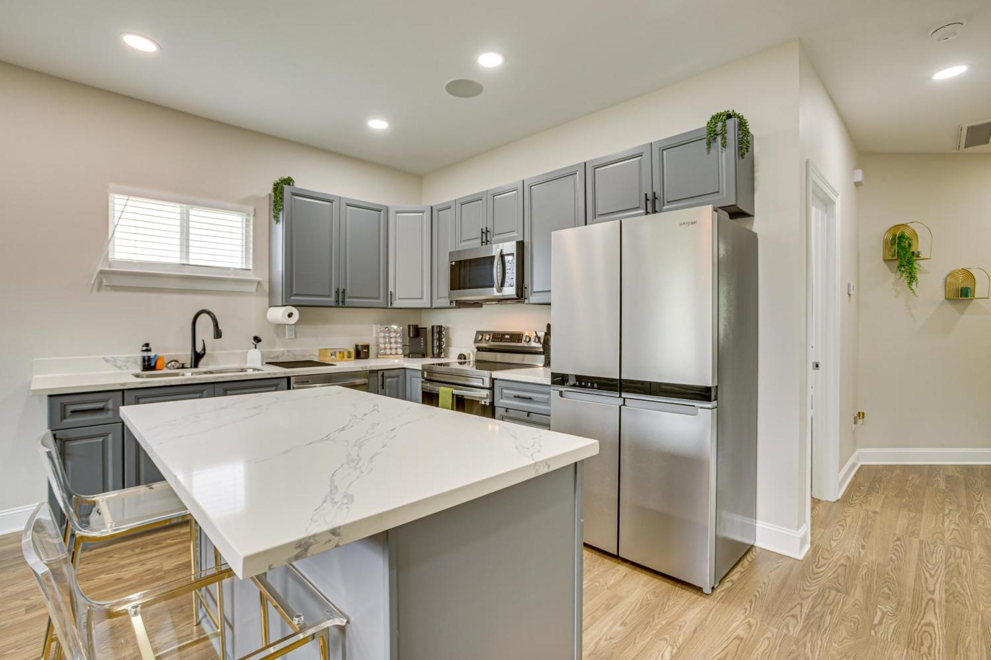 Holiday home Walk To Carrollton Ave Eats Bright Nola Duplex! *