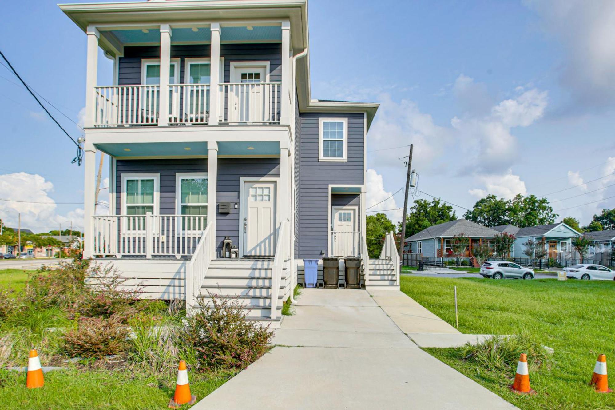 Walk To Carrollton Ave Eats Bright Nola Duplex! *
