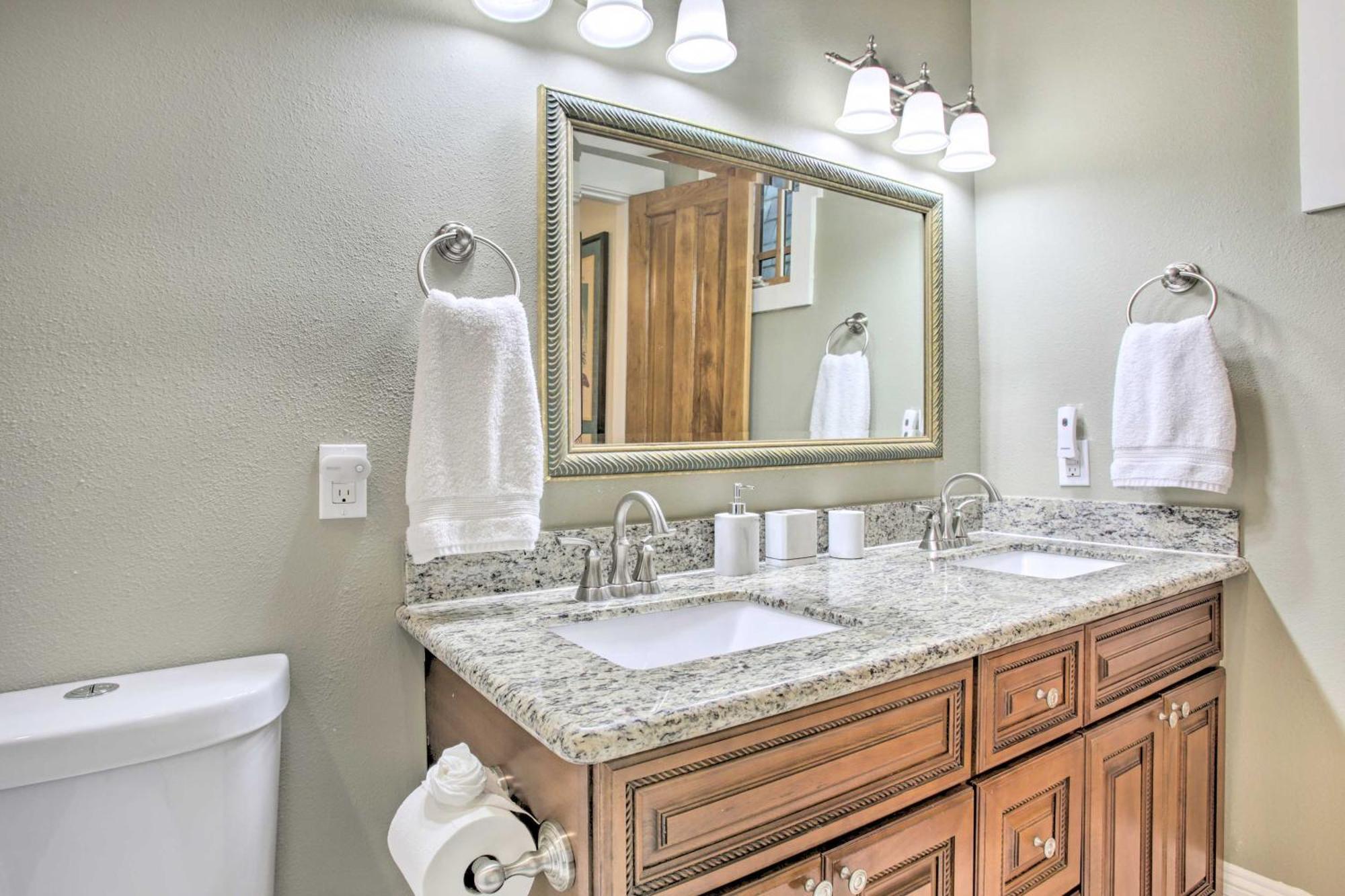 Perfect Location Inviting Uptown Apt! Apartment *