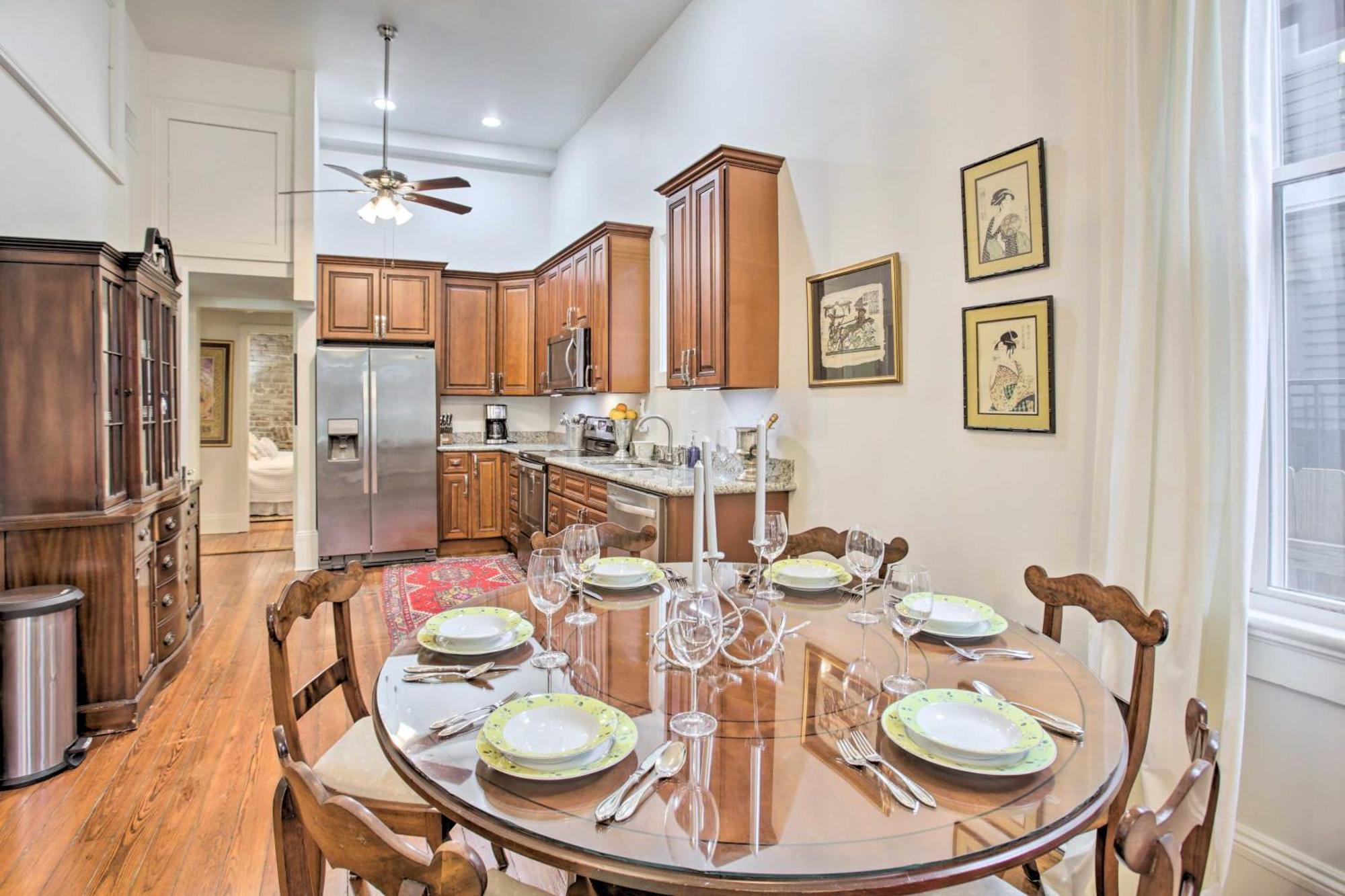 Perfect Location Inviting Uptown Apt! Apartment *