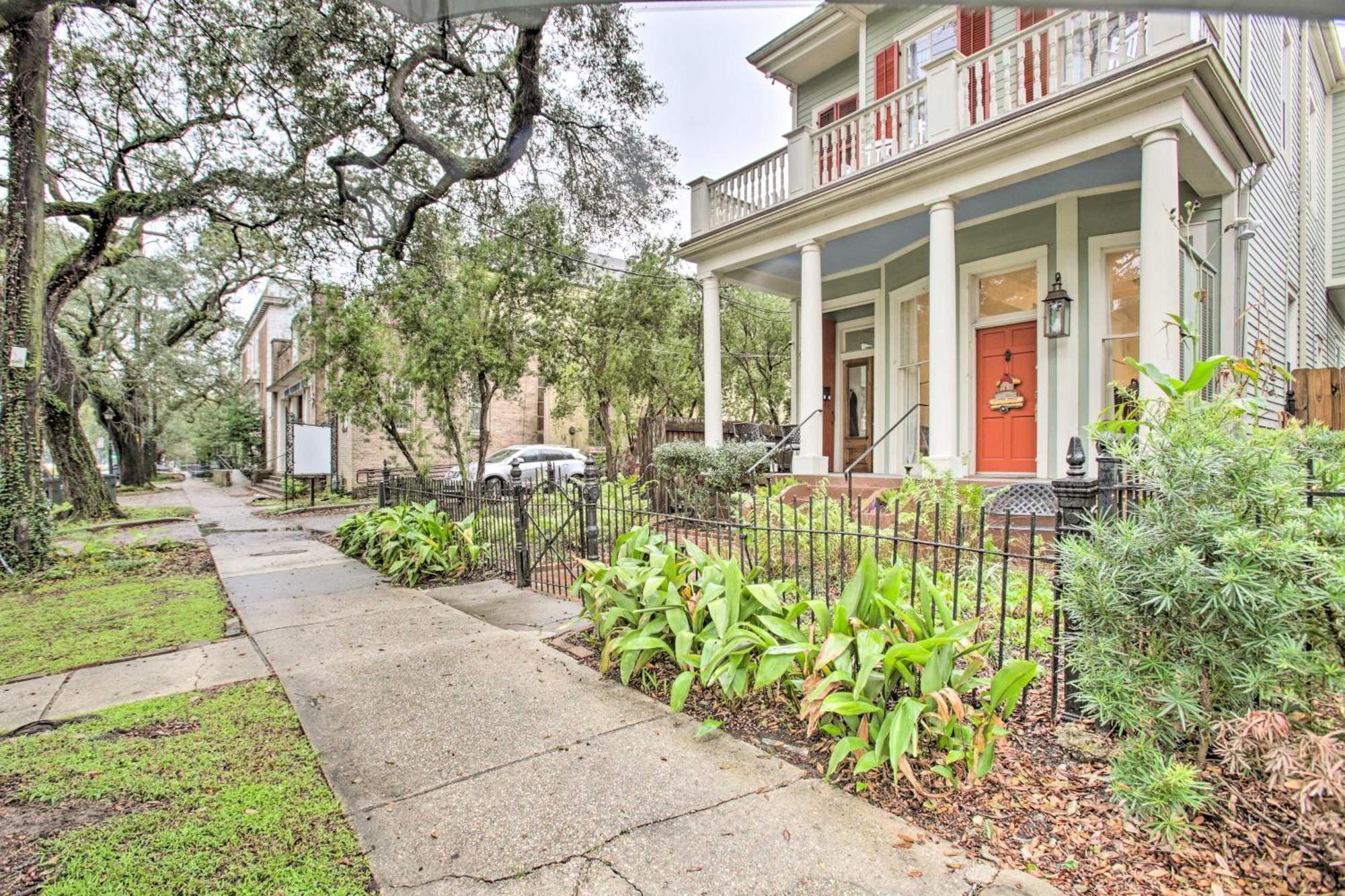 Perfect Location Inviting Uptown Apt! *