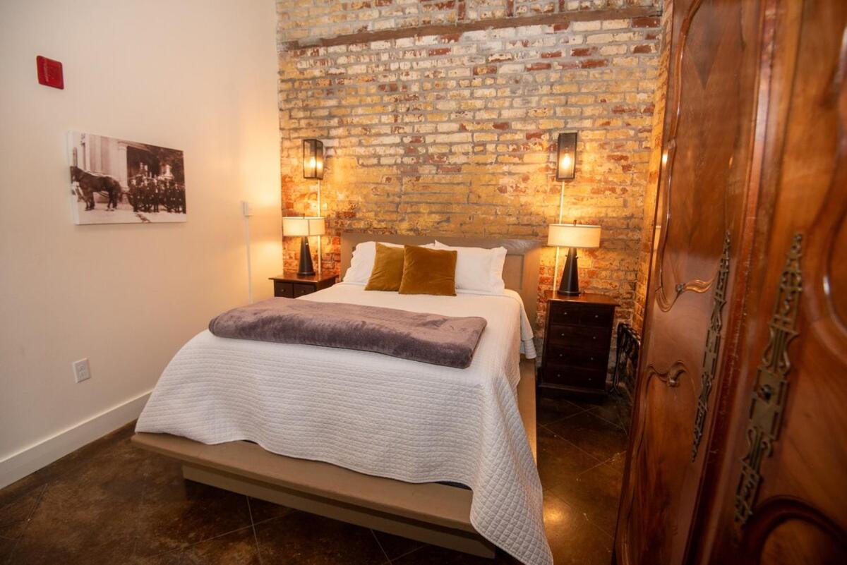 Engine 24 Firehouse Bed & Breakfast 3*