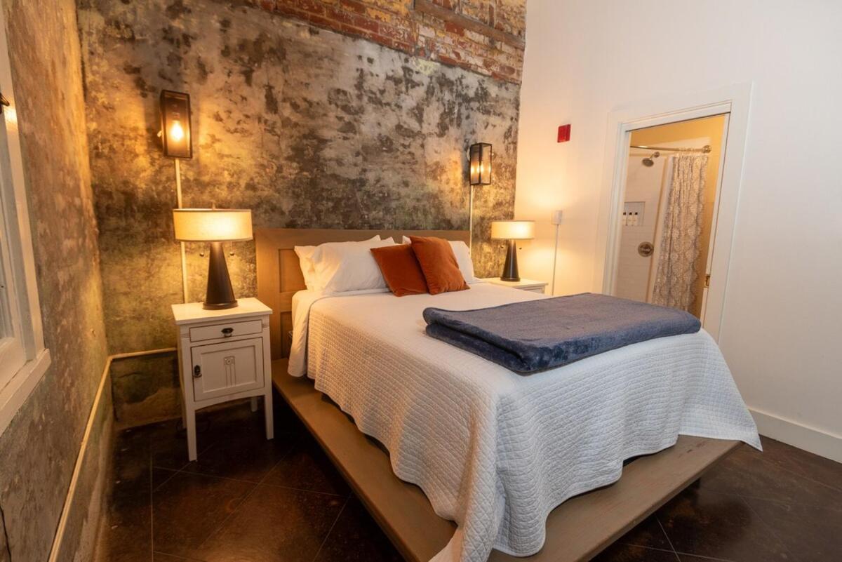 Engine 24 Firehouse 3* New Orleans