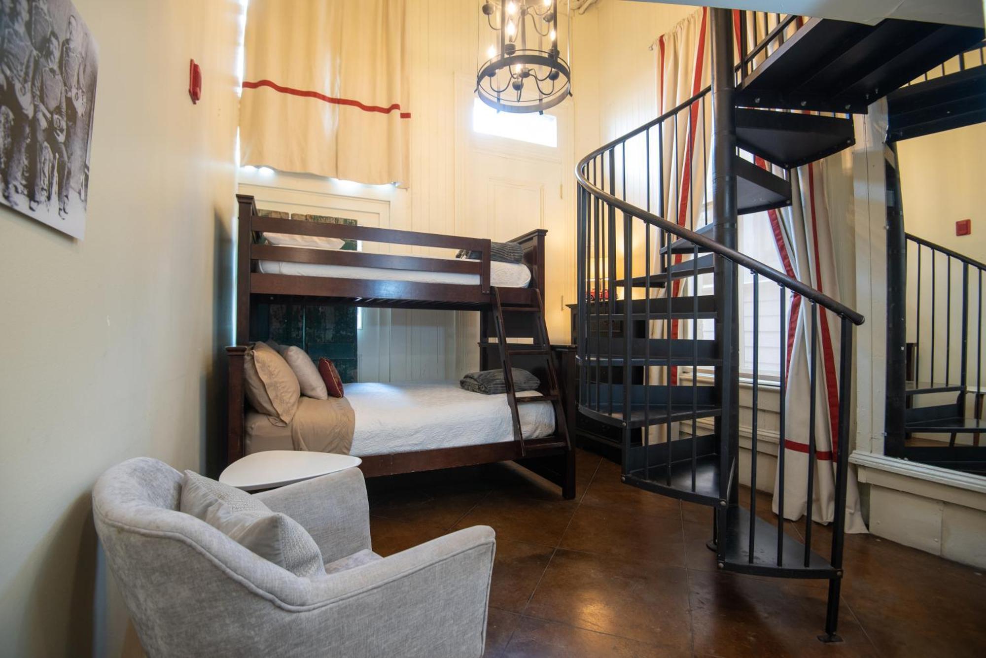 Engine 24 Firehouse Bed & Breakfast