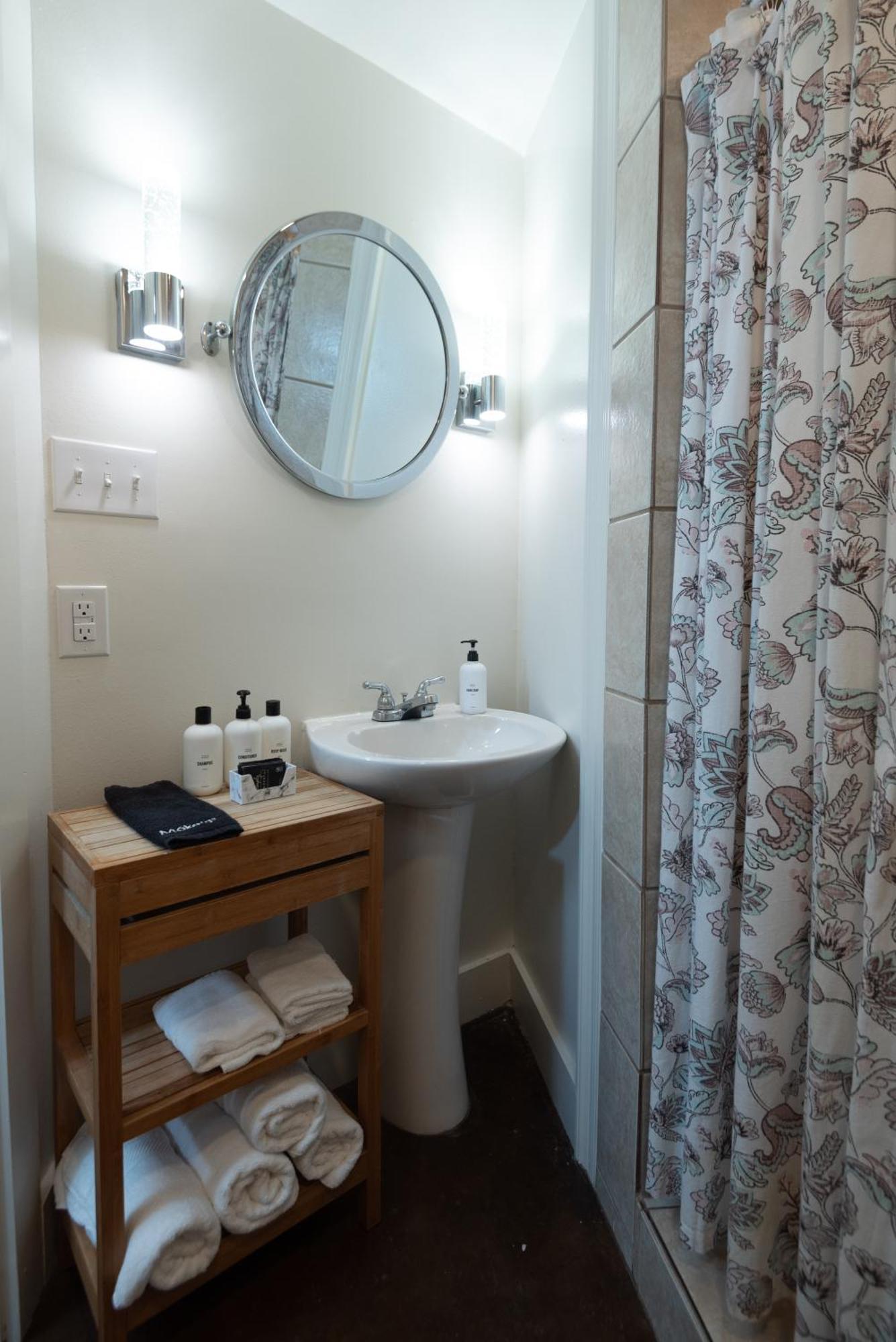 Engine 24 Firehouse Bed & Breakfast 3*