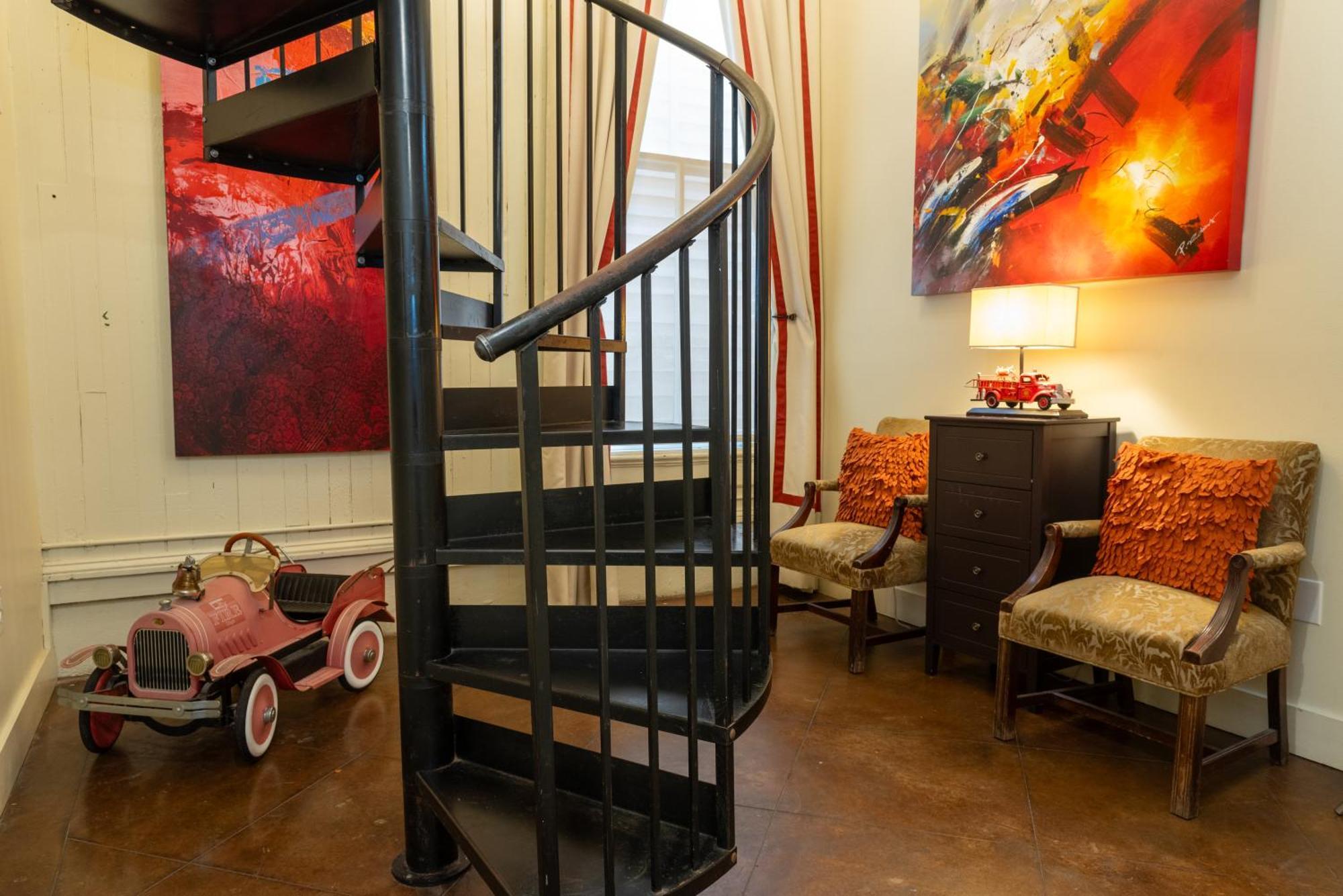 Engine 24 Firehouse Bed & Breakfast 3*