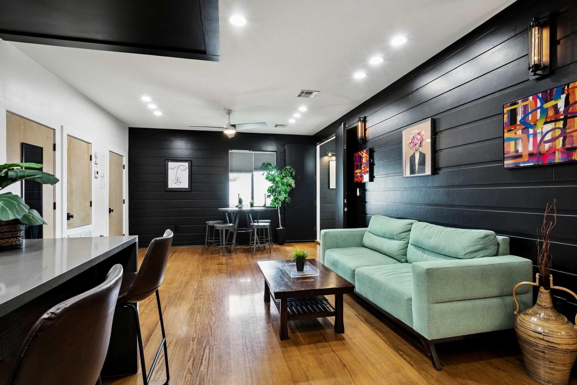 5 Bedroom W Private Rooftop *