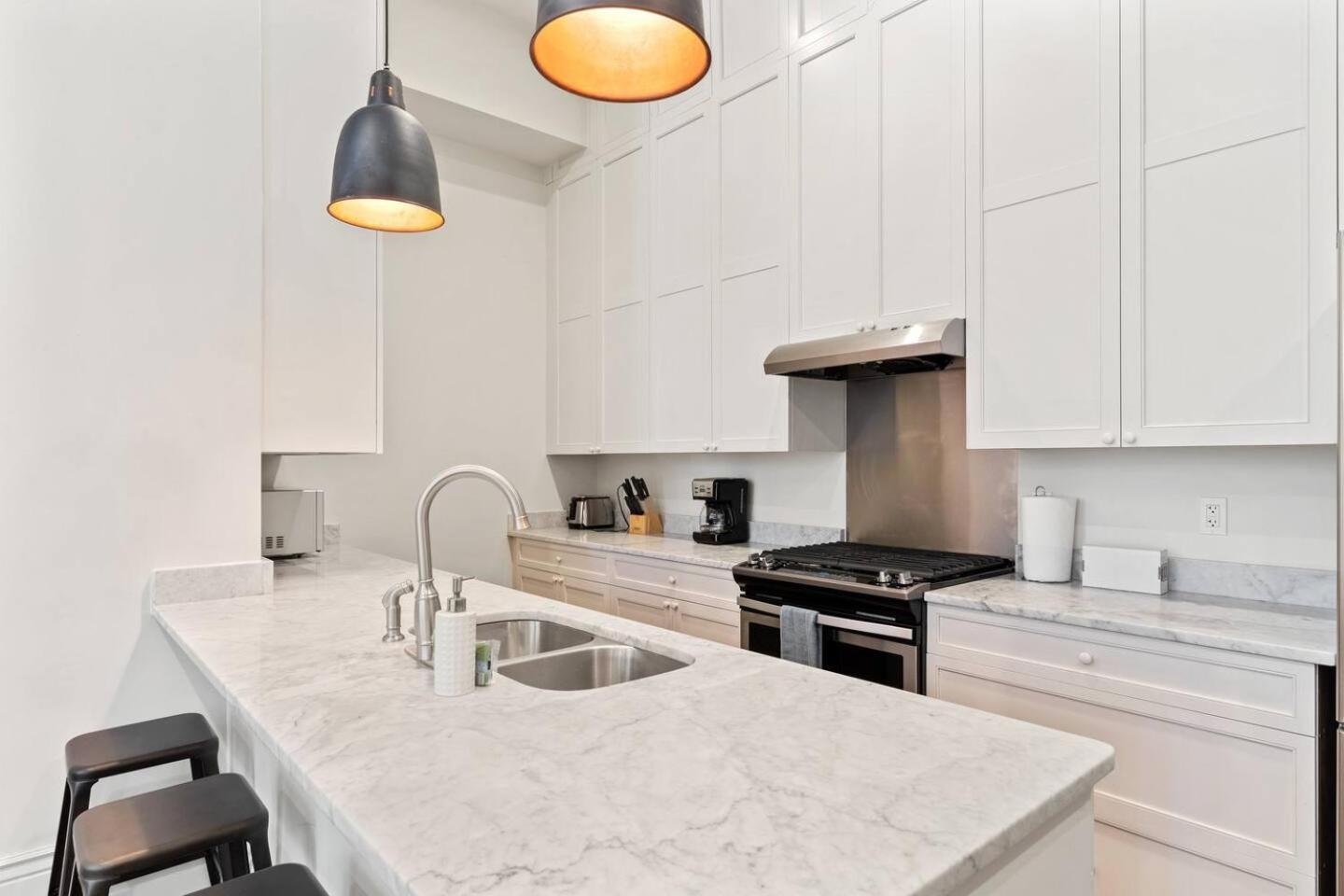 Group-friendly Nola Near Bourbon