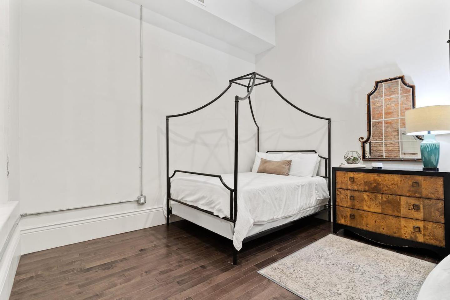 Group-friendly Nola Near Bourbon