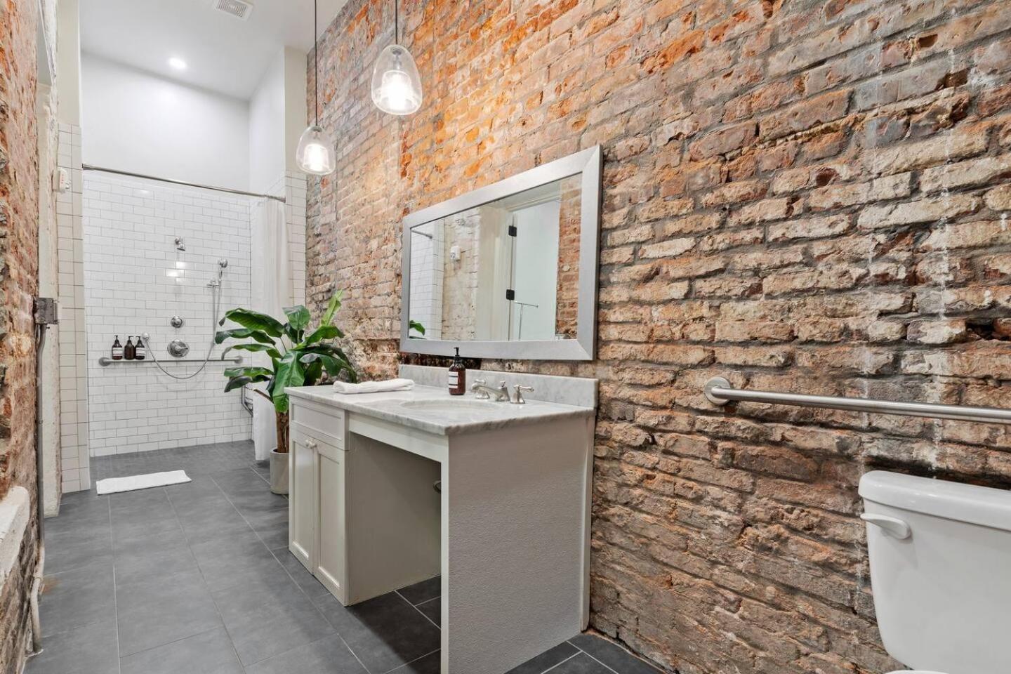 Group-friendly Nola Near Bourbon Hotel