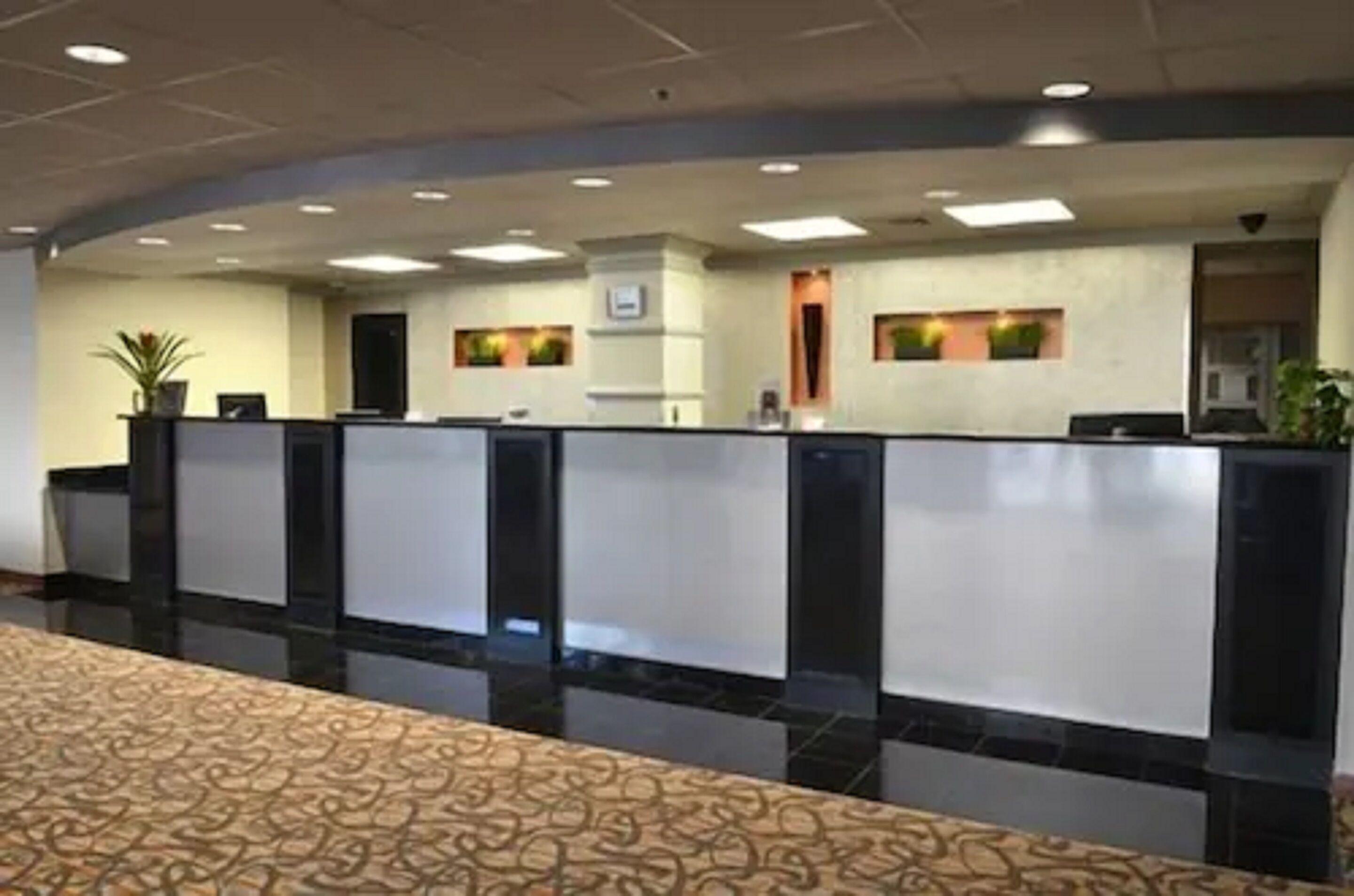 Brent House Hotel 3*