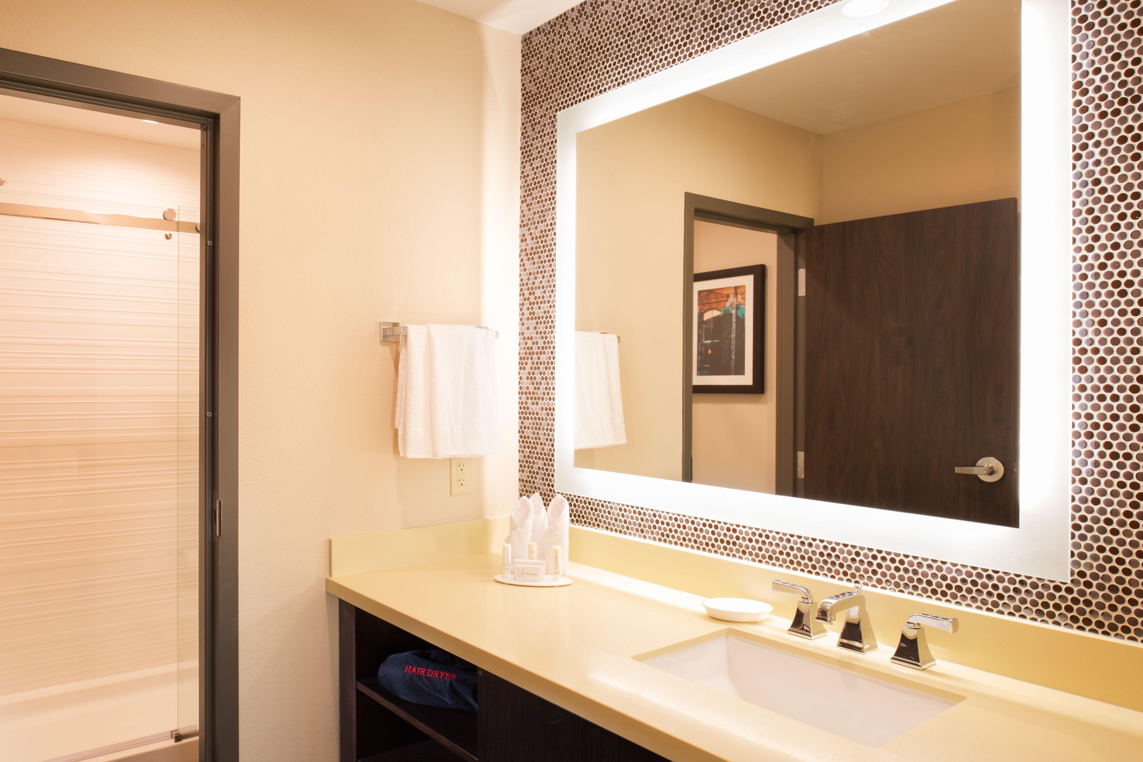 Hotel Fairfield By Marriott Inn & Suites New Orleans Downtown French Quarter Area 3*