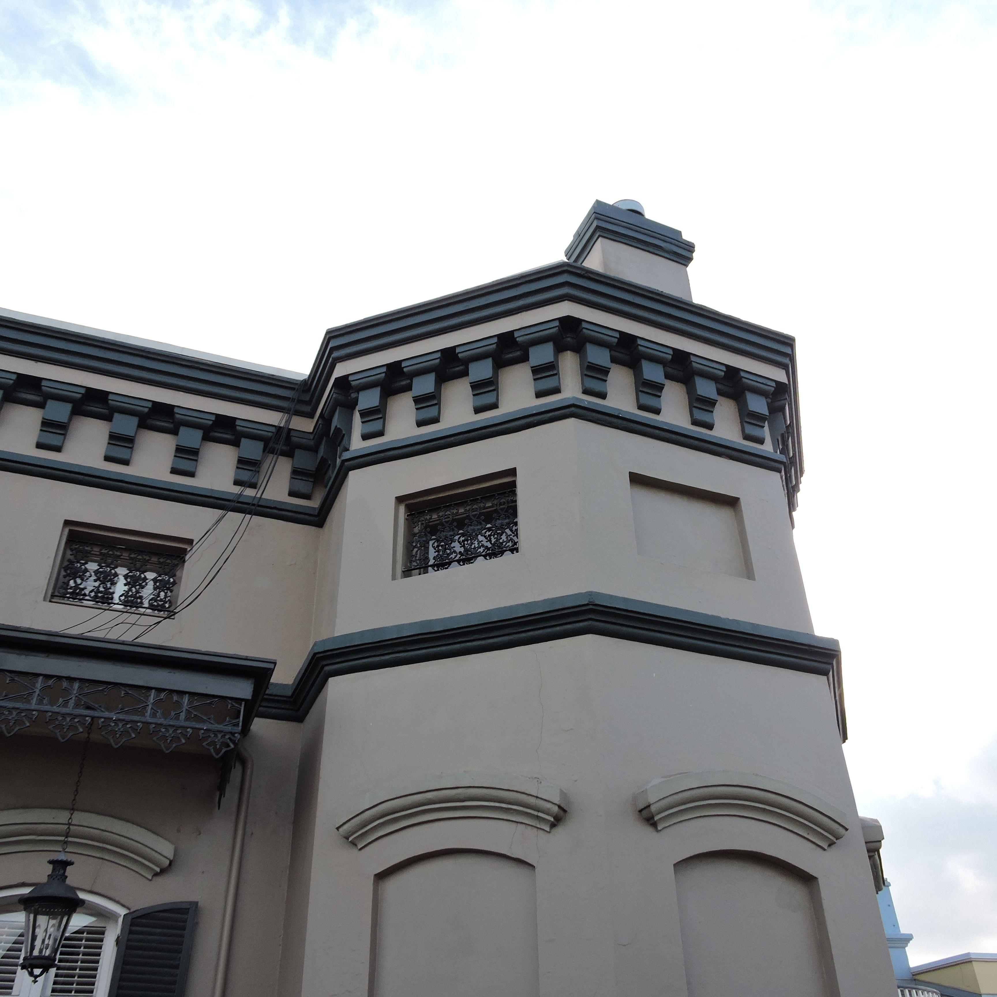 Courtyard By The French Quarter Hotel