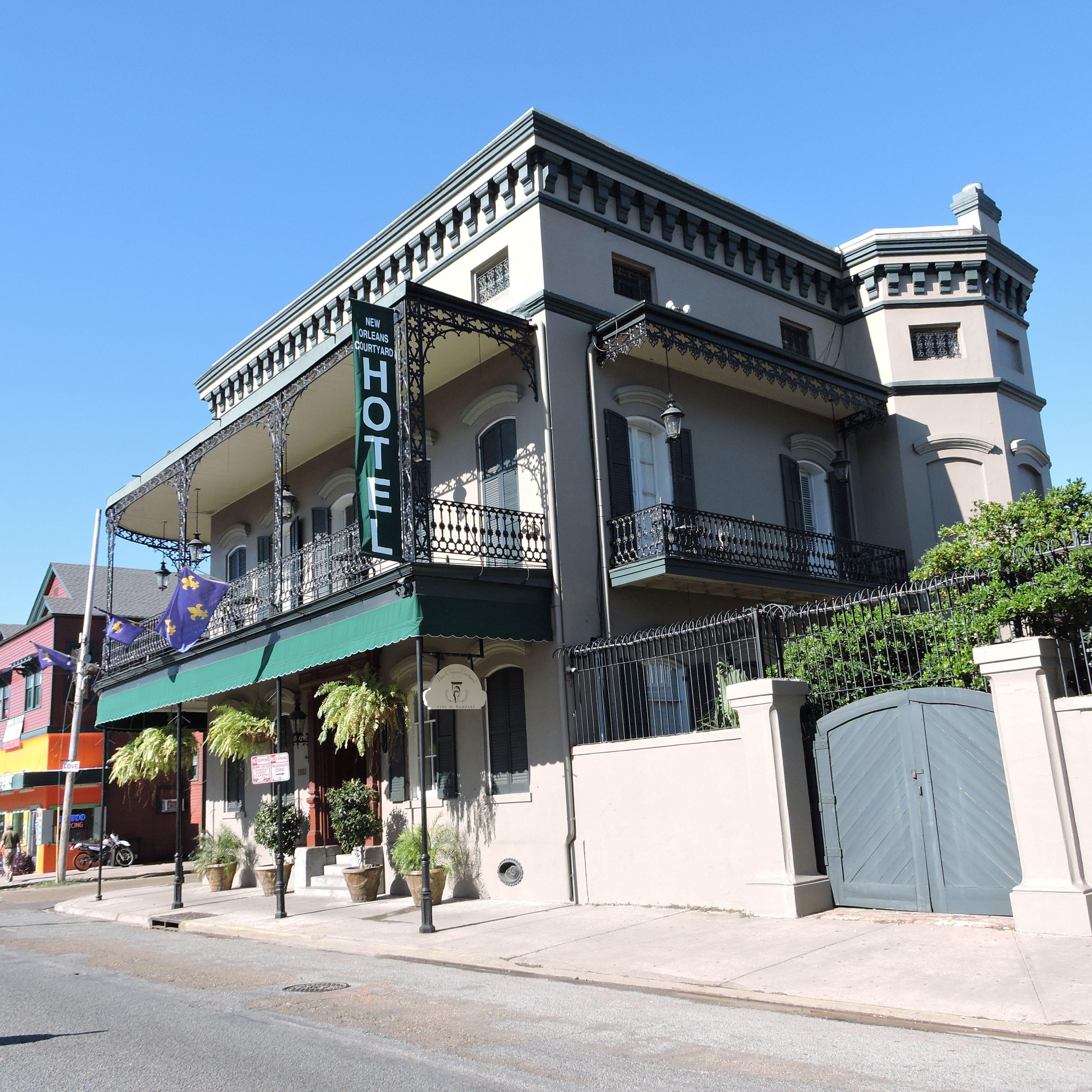 Courtyard By The French Quarter