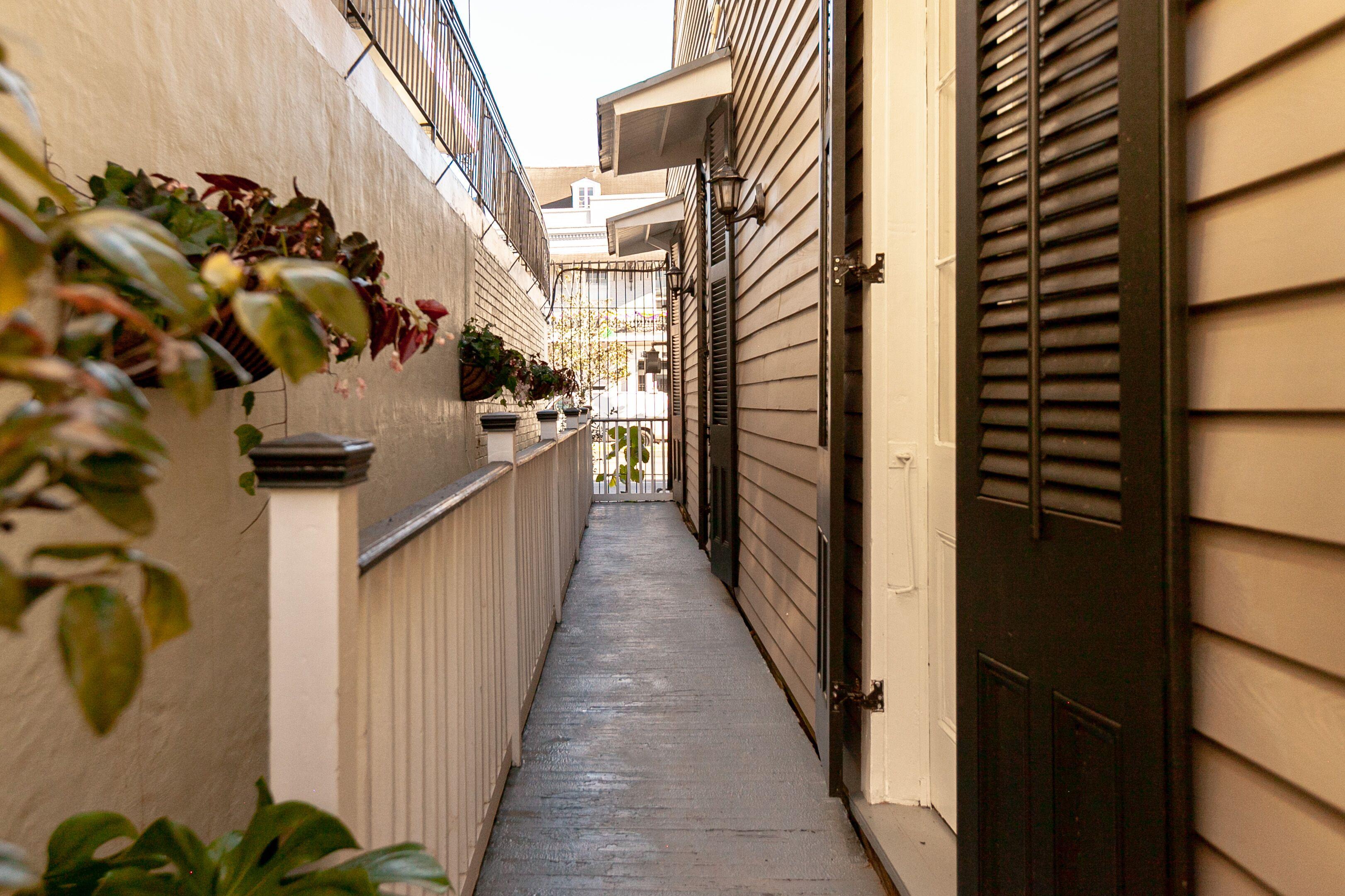 Courtyard By The French Quarter Hotel New Orleans