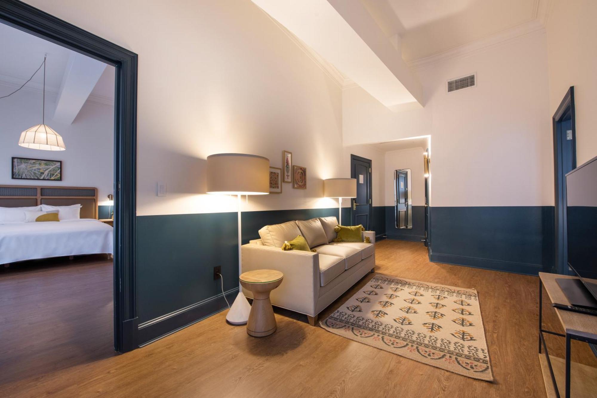 Theo New Orleans, Tapestry Collection By Hilton