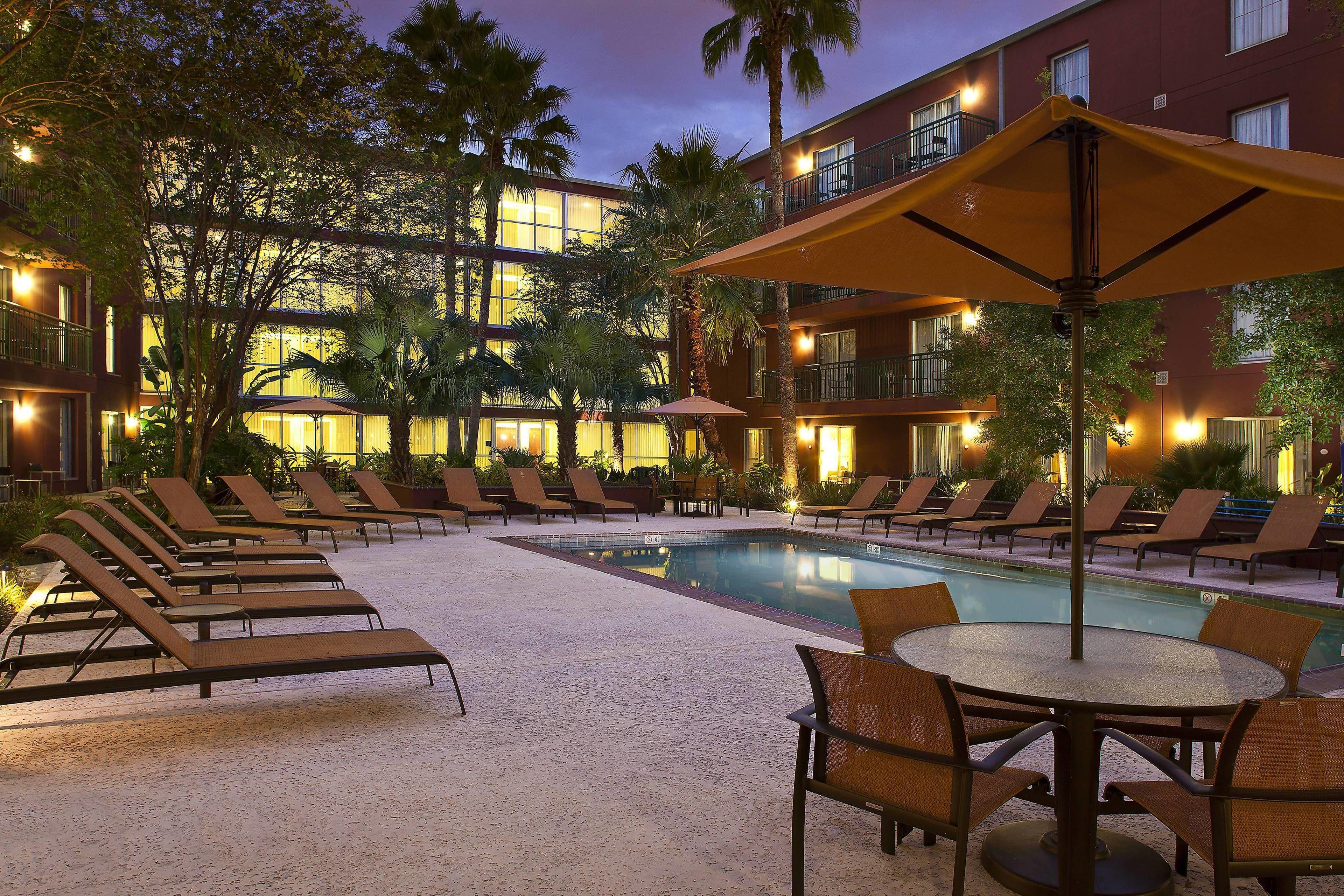 Courtyard By Marriott Warehouse Arts District 3* New Orleans