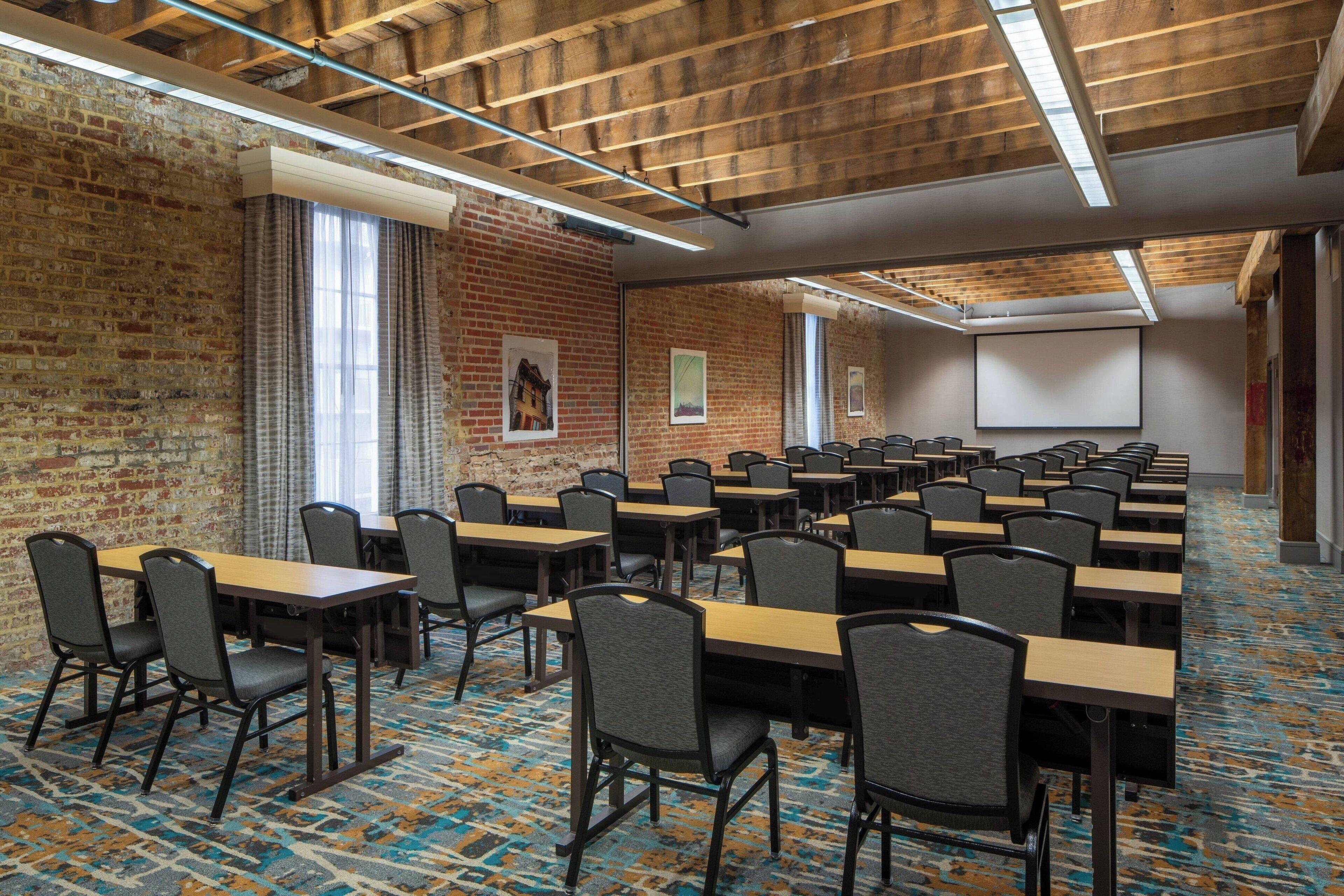 Courtyard By Marriott Warehouse Arts District 3*