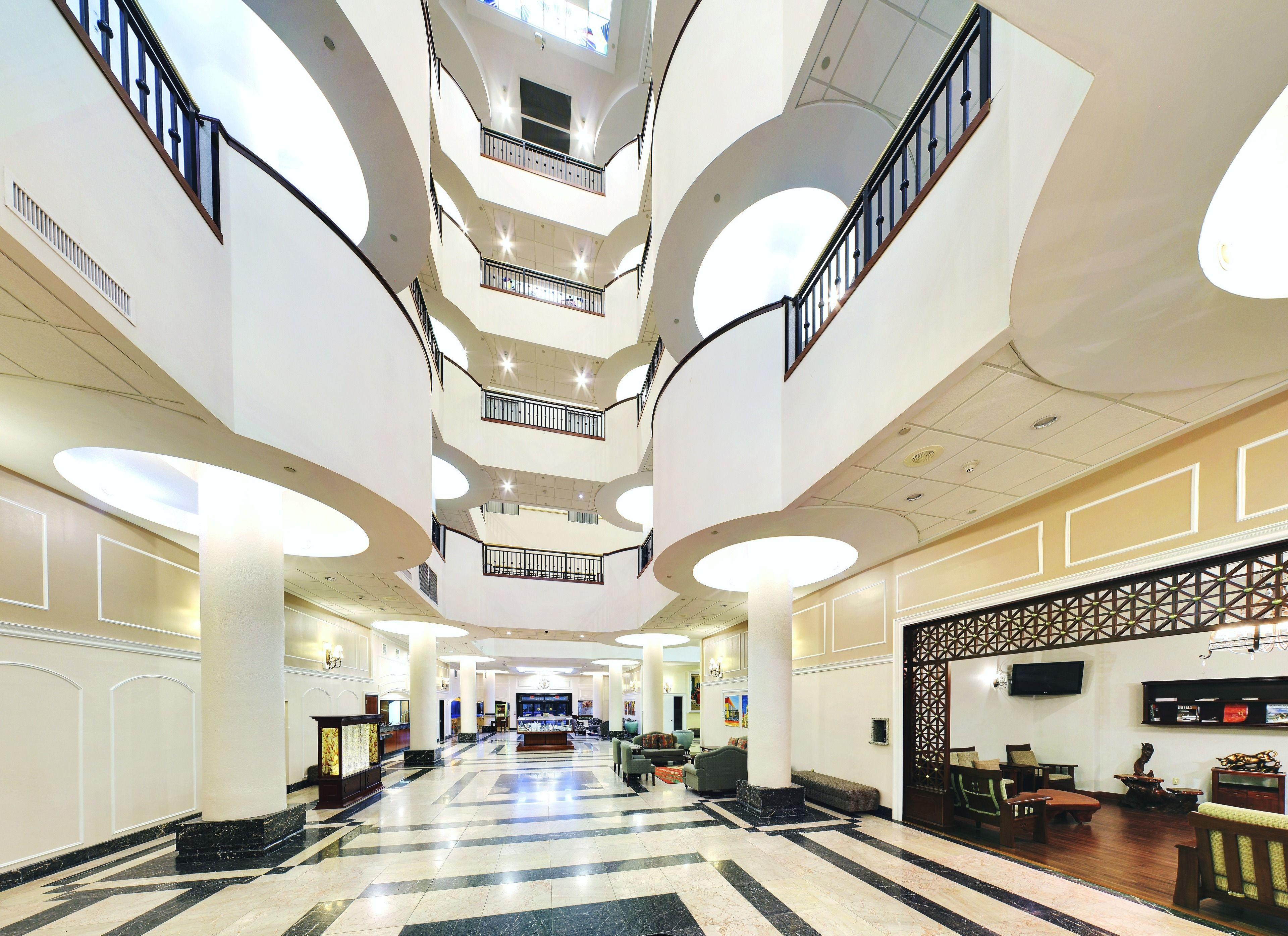 Wyndham Garden Baronne Plaza Hotel New Orleans