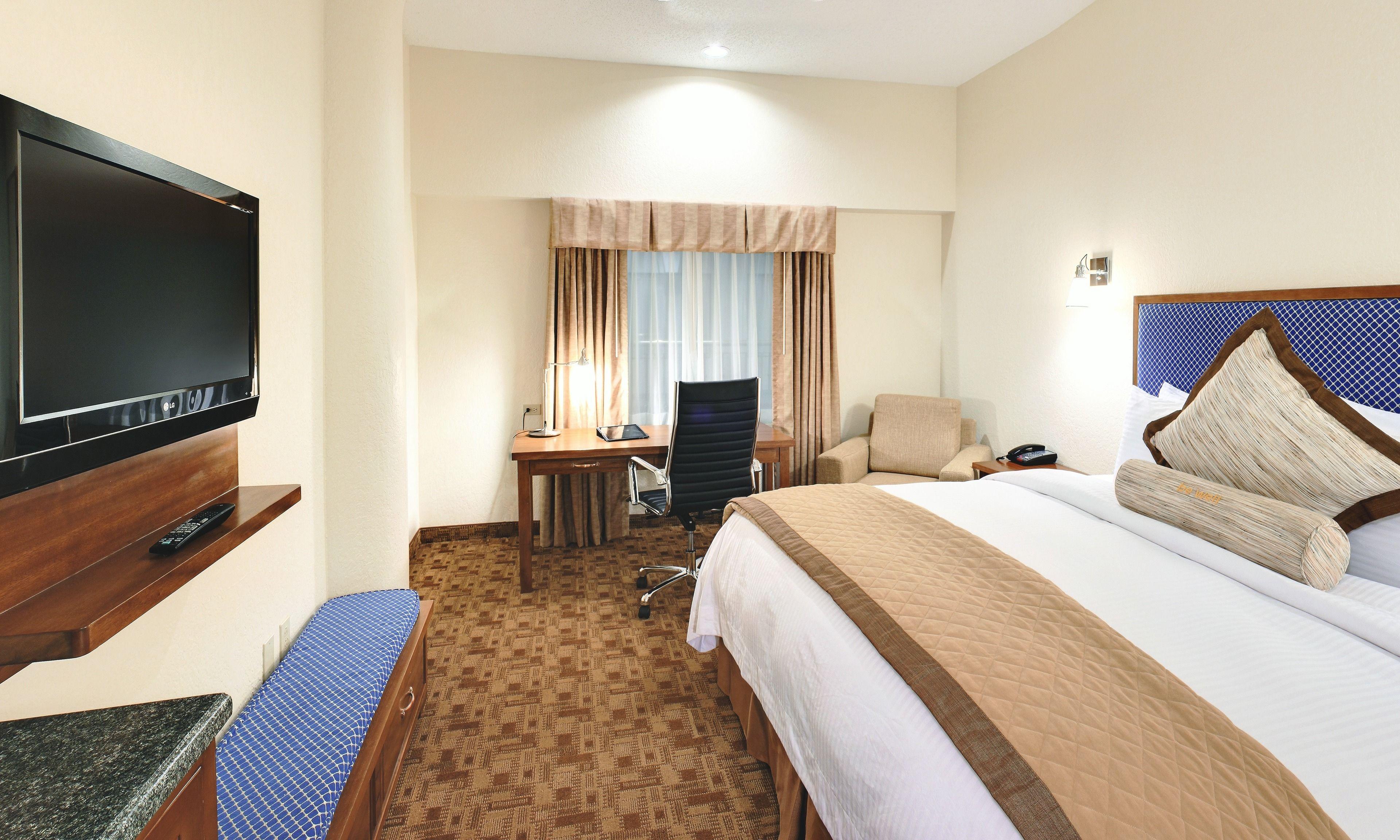 Wyndham Garden Baronne Plaza Hotel New Orleans