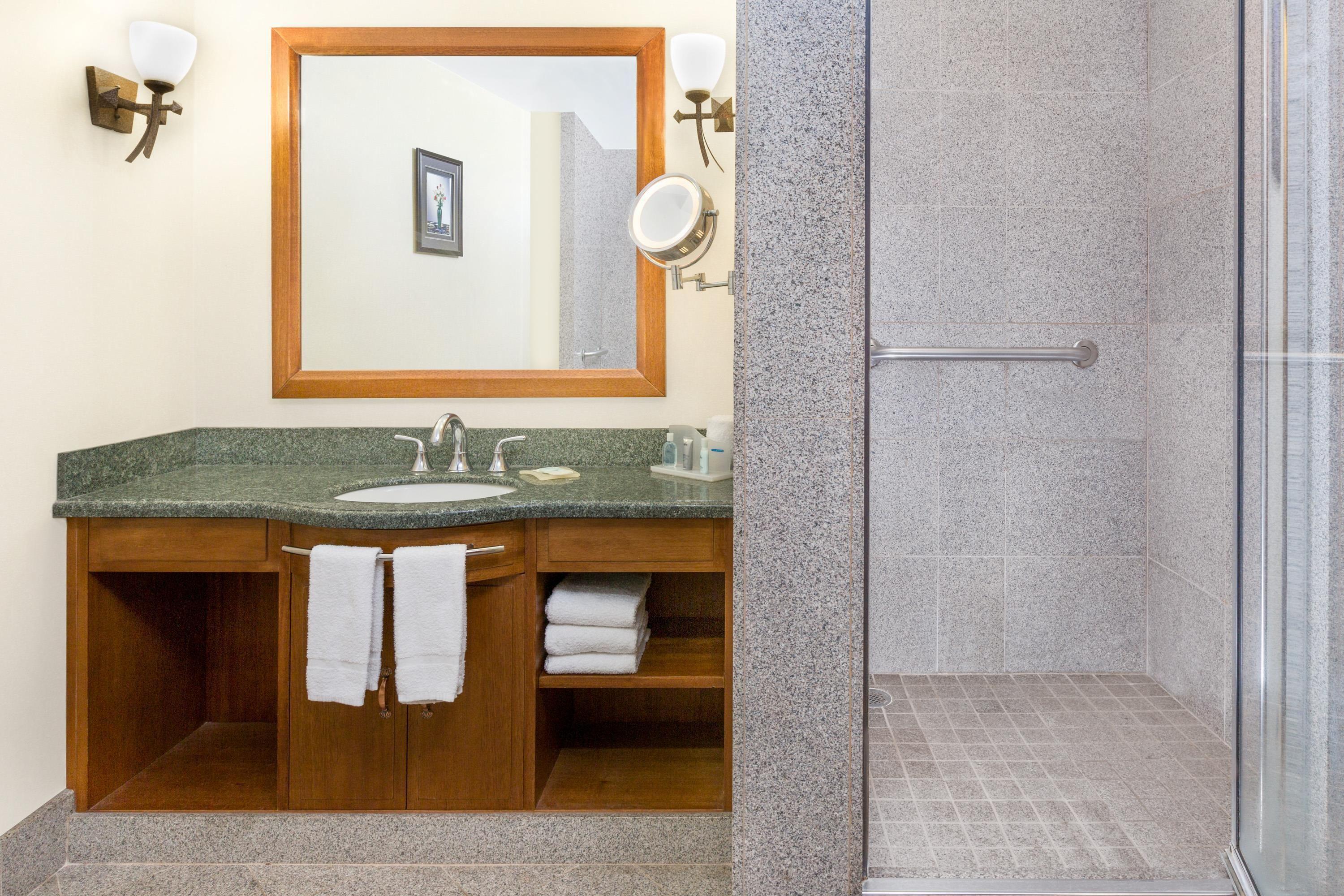 Wyndham Garden Baronne Plaza Hotel New Orleans