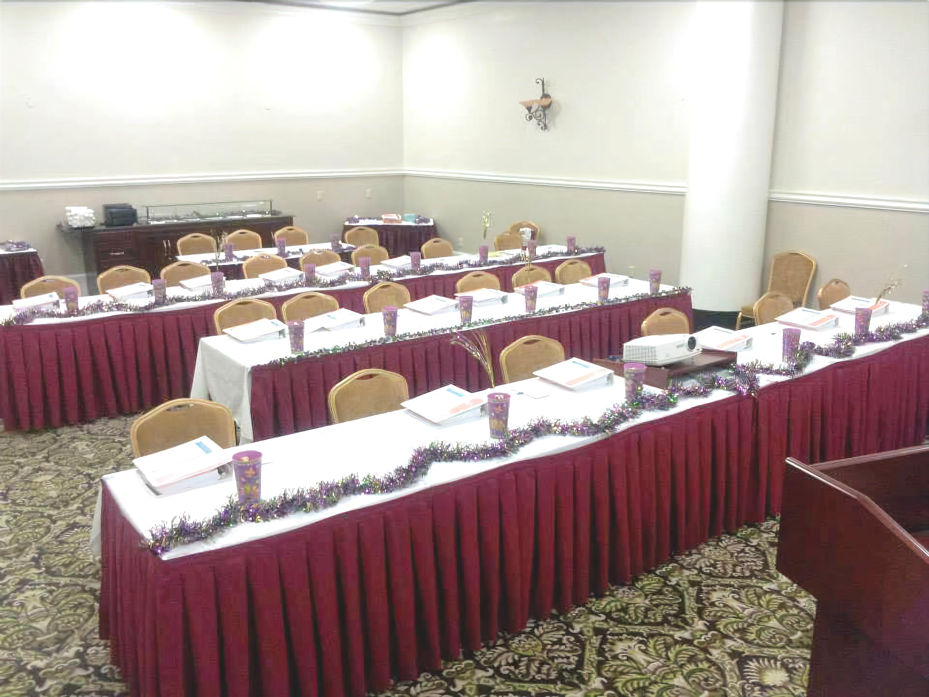 Wyndham Garden Baronne Plaza Hotel