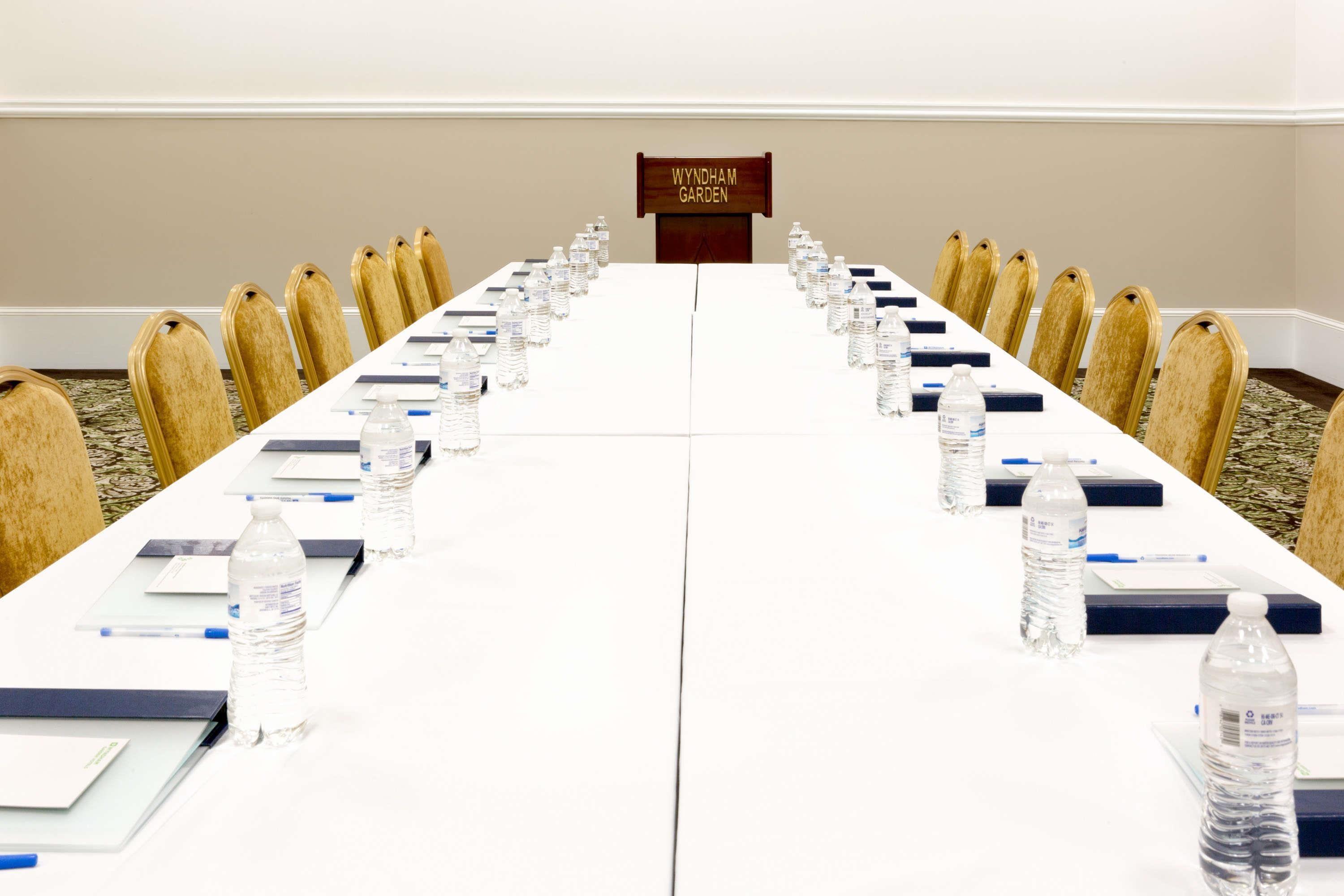 Wyndham Garden Baronne Plaza