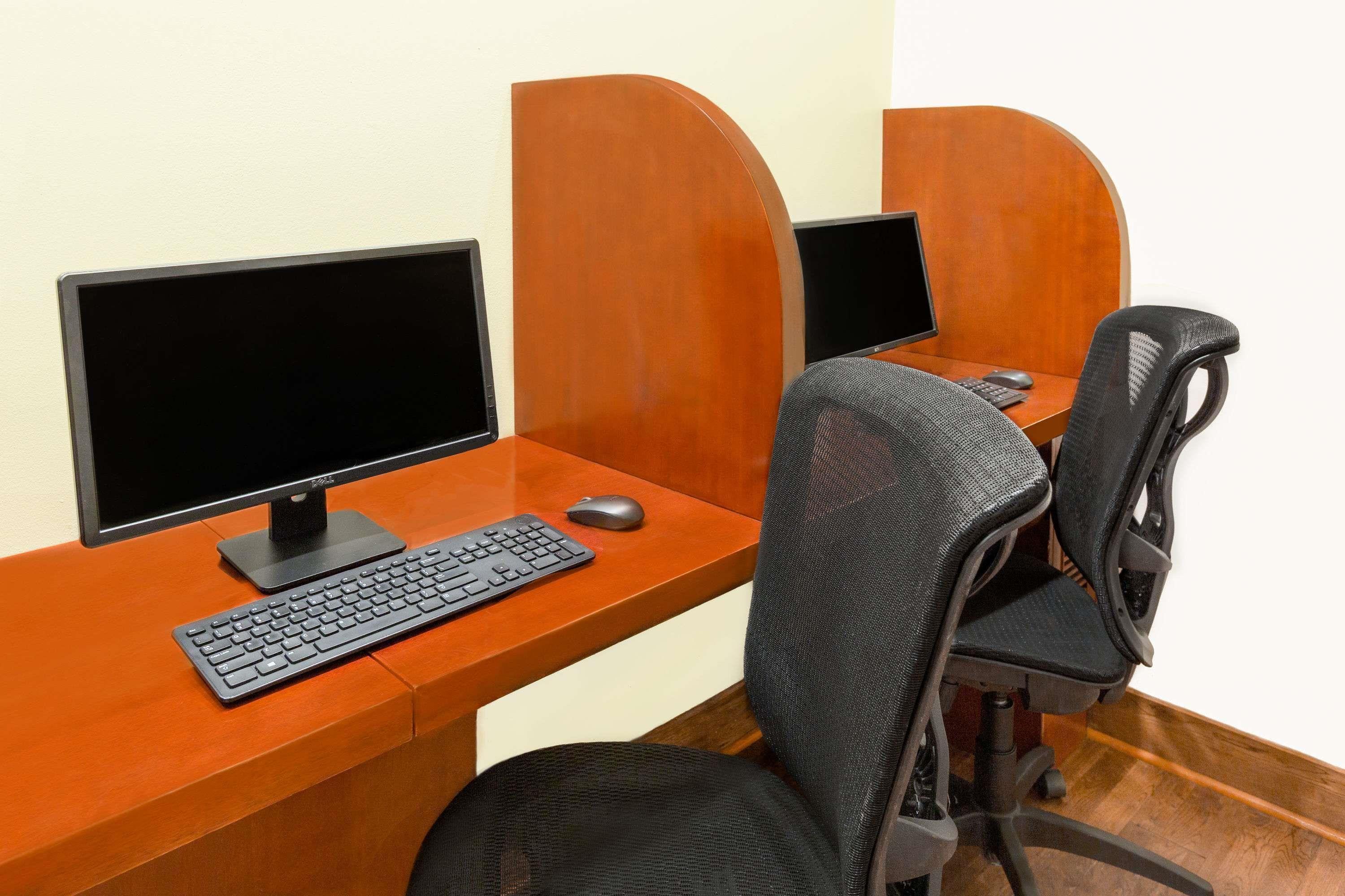 Wyndham Garden Baronne Plaza Hotel