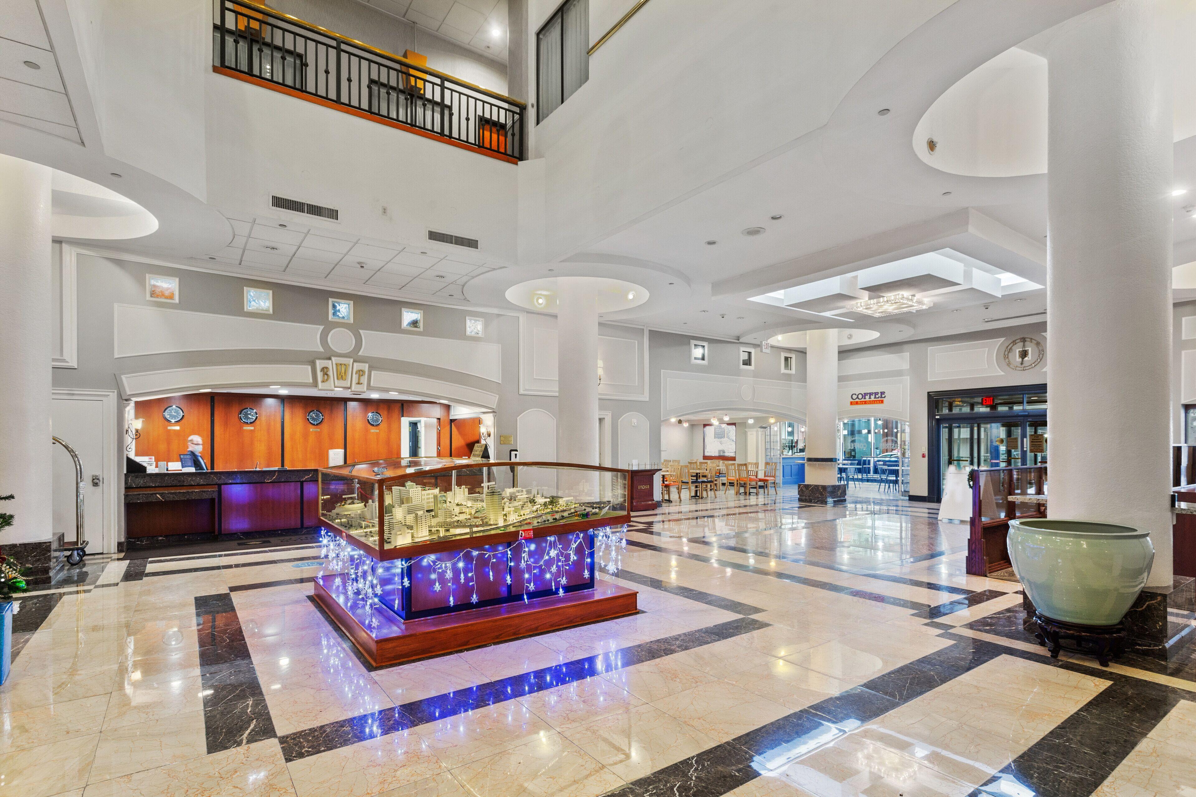 Wyndham Garden Baronne Plaza Hotel 3*