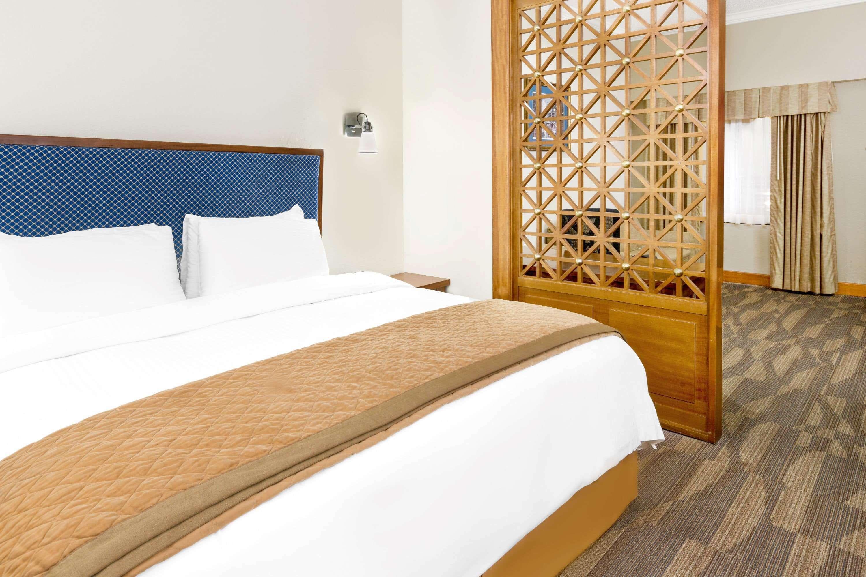 Wyndham Garden Baronne Plaza 3*