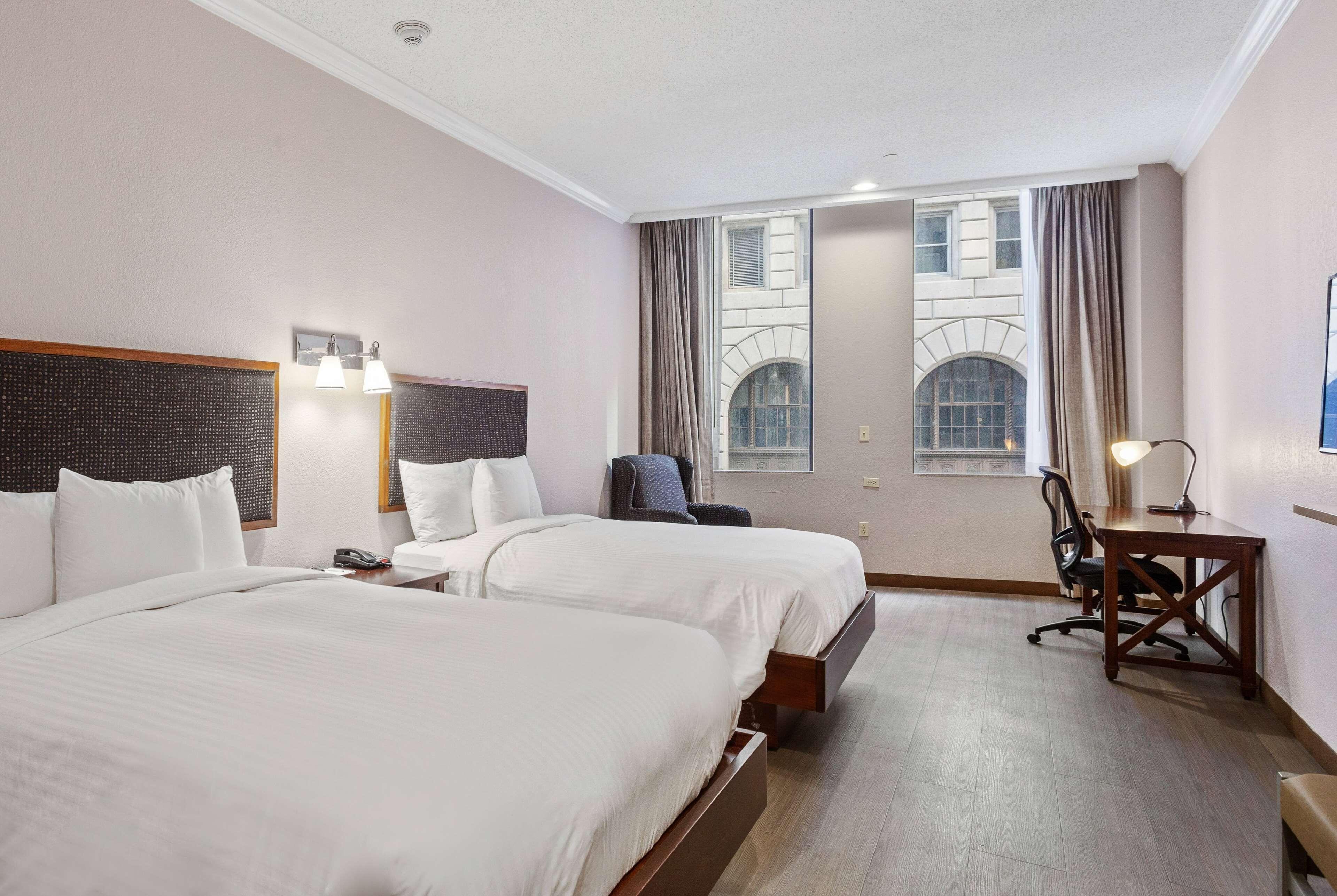 Hotel Wyndham Garden Baronne Plaza 3*