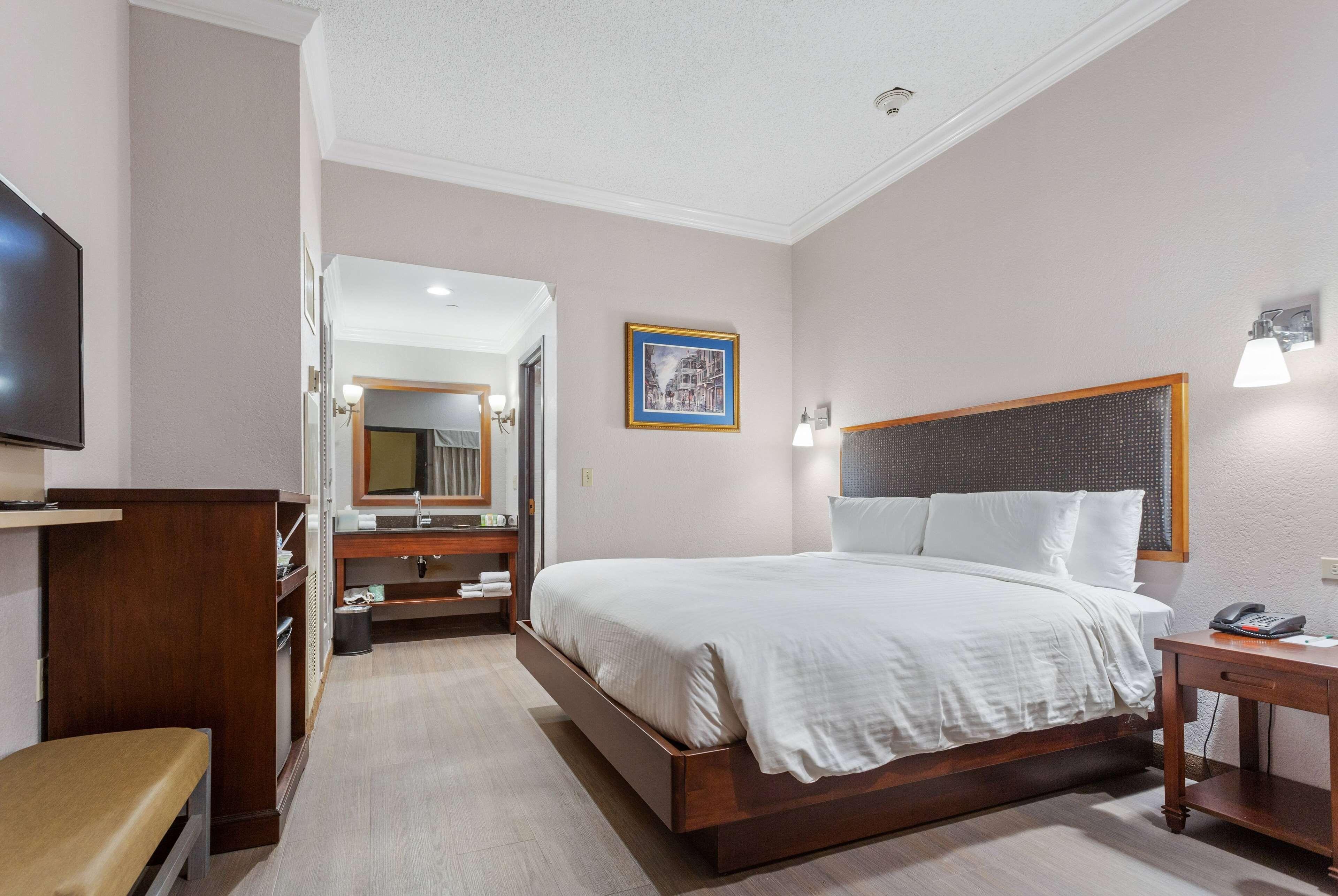 Hotel Wyndham Garden Baronne Plaza 3*