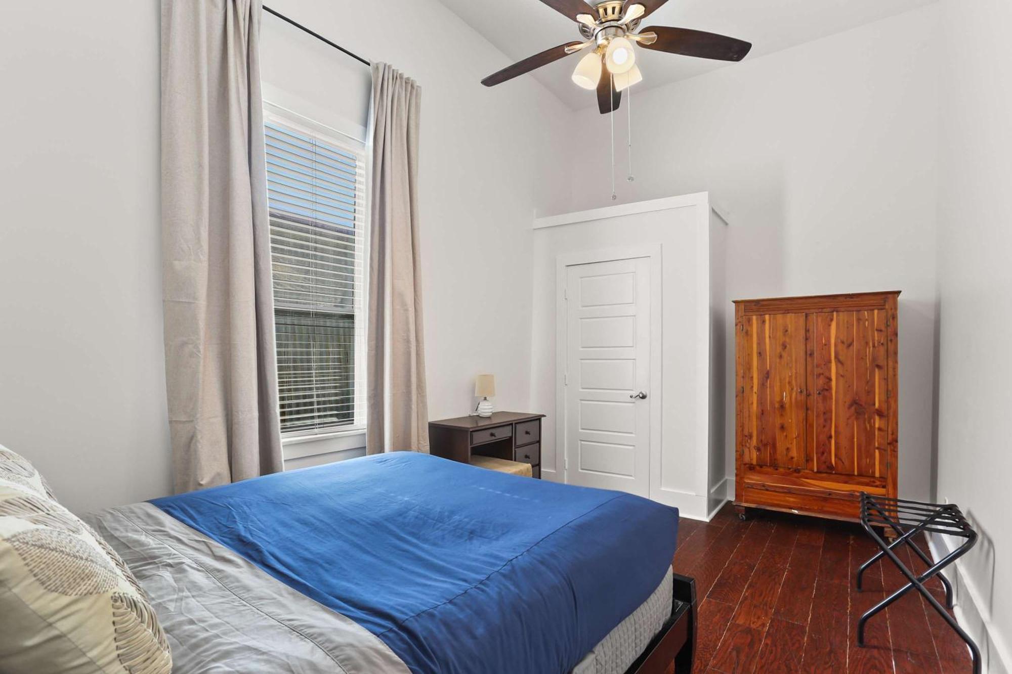 Art Filled Sanctuary In The Heart Of Mid *