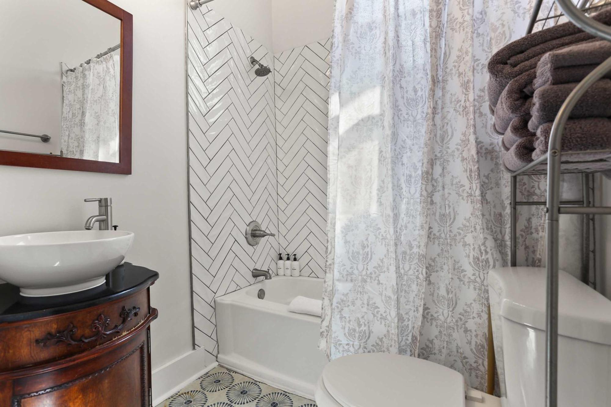 Holiday home Art Filled Sanctuary In The Heart Of Mid New Orleans