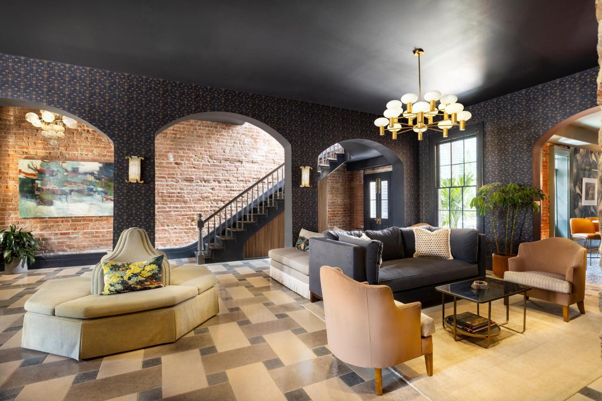 Garden District Hotel