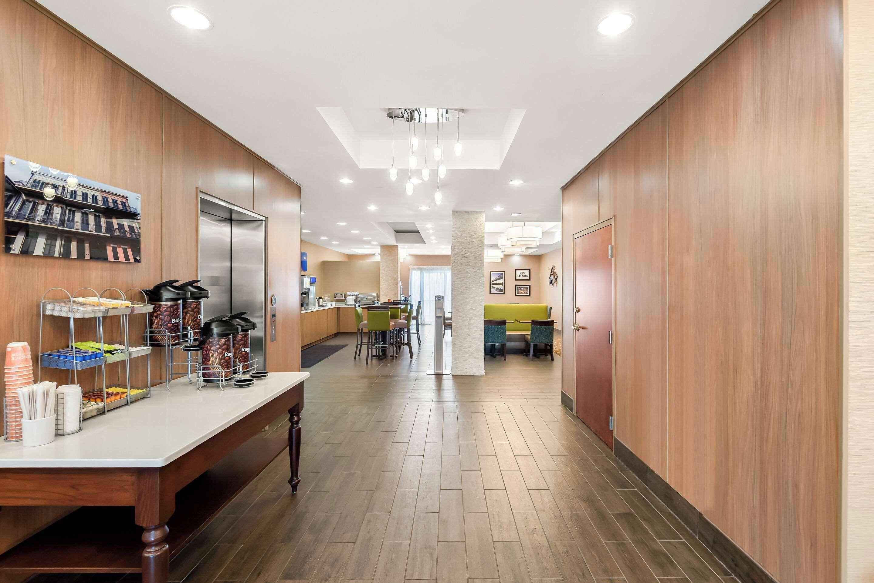 Hotel Comfort East 2*