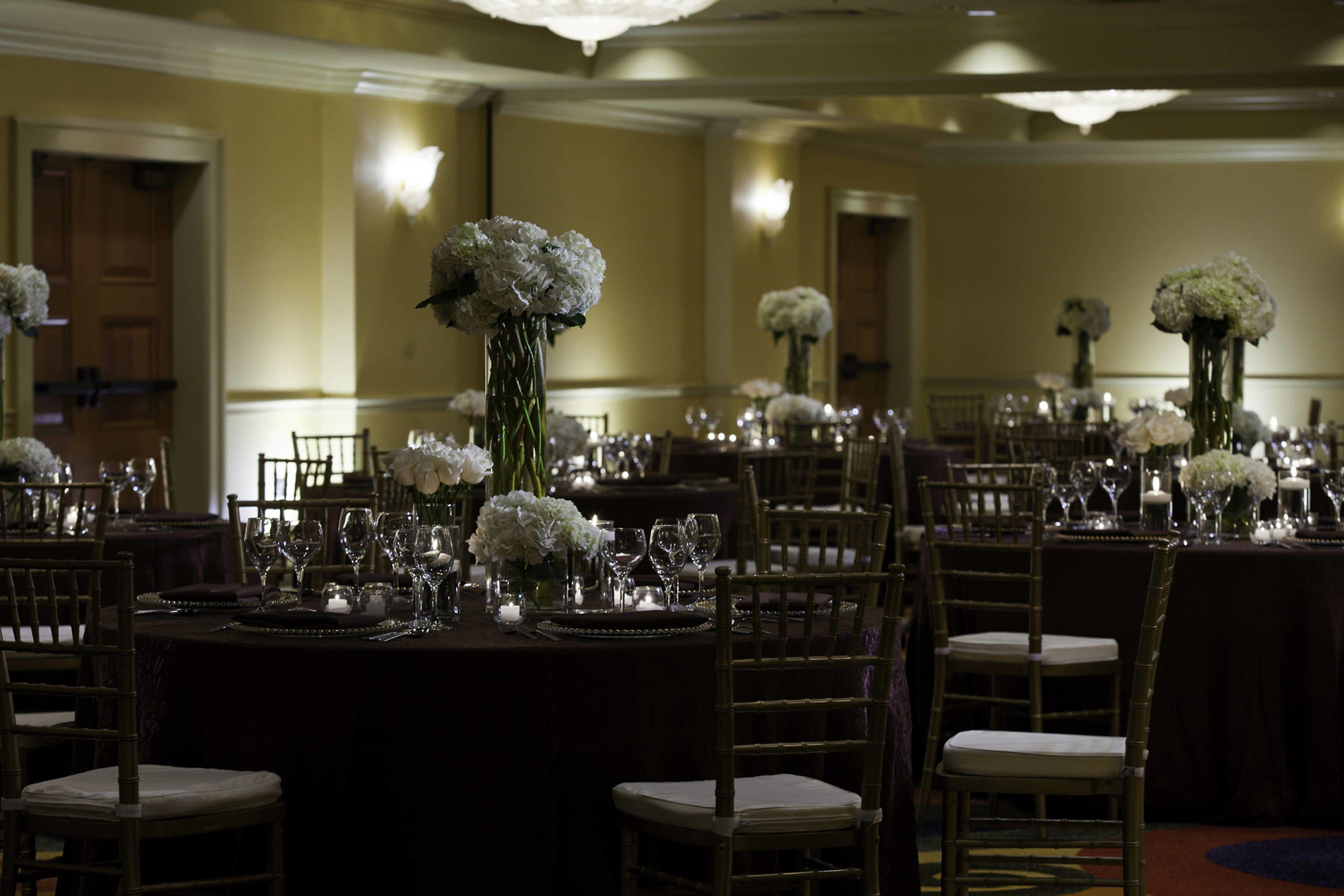 Hotel Renaissance Arts Warehouse District 4*