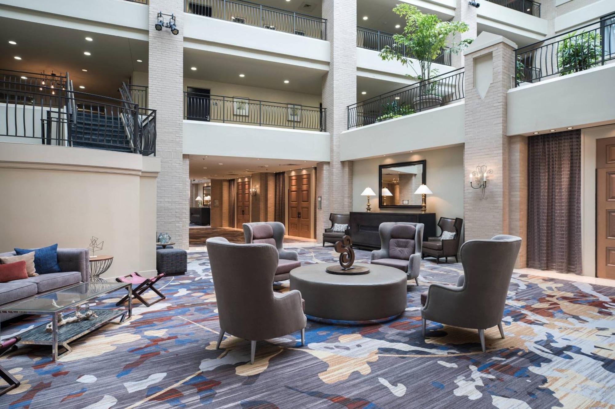 Hotel Renaissance Arts Warehouse District 4*