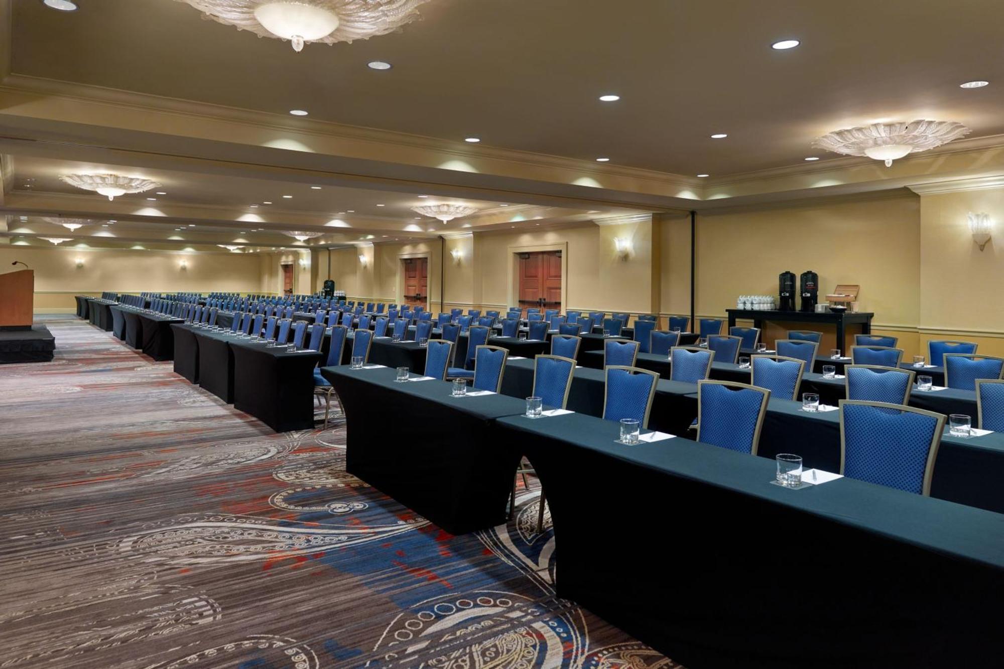 Renaissance Arts Warehouse District Hotel 4*