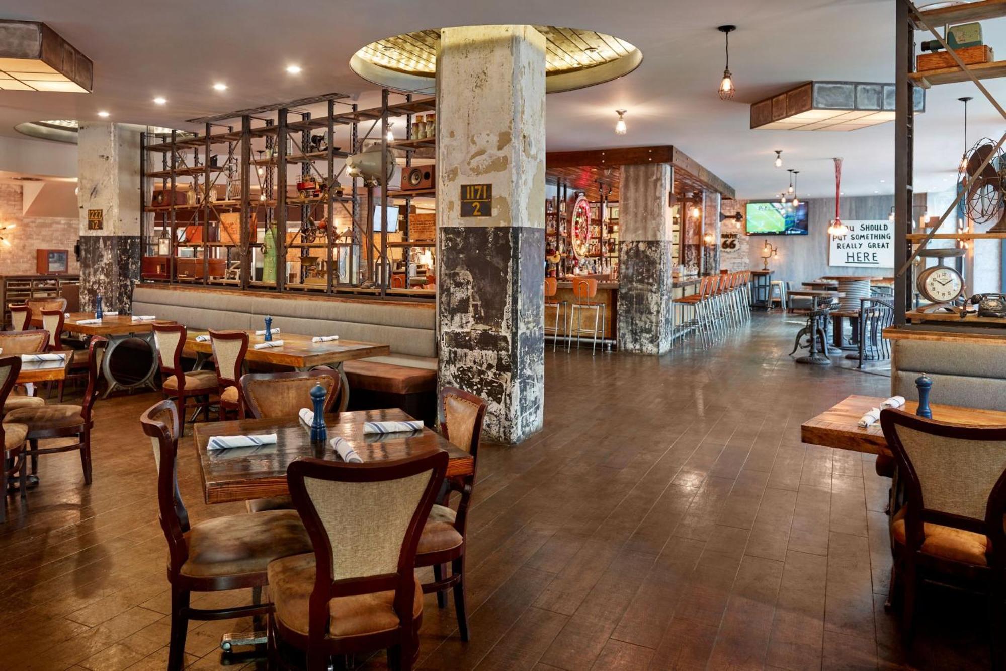 Hotel Renaissance Arts Warehouse District 4*