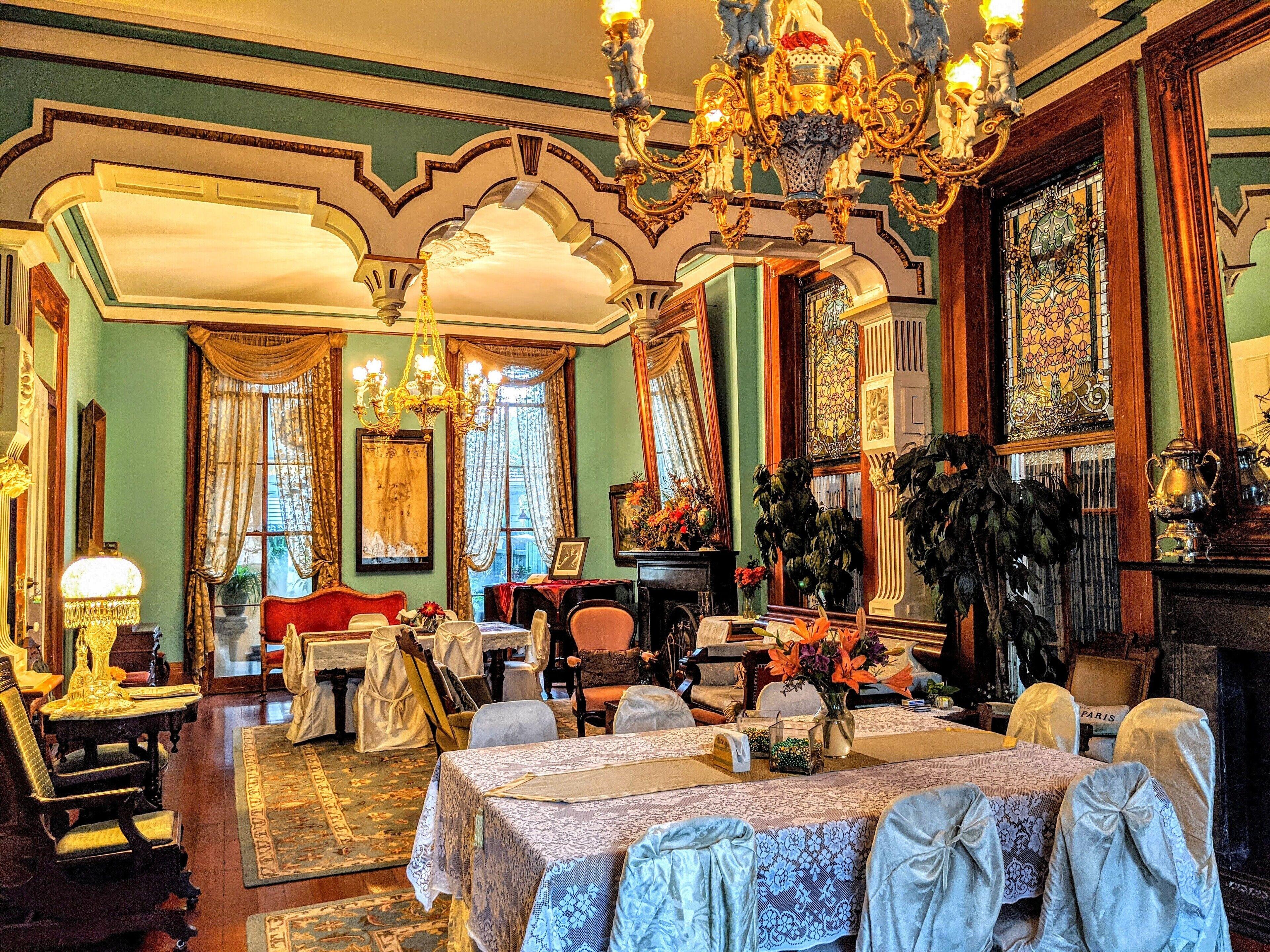 Parisian Courtyard 3* New Orleans