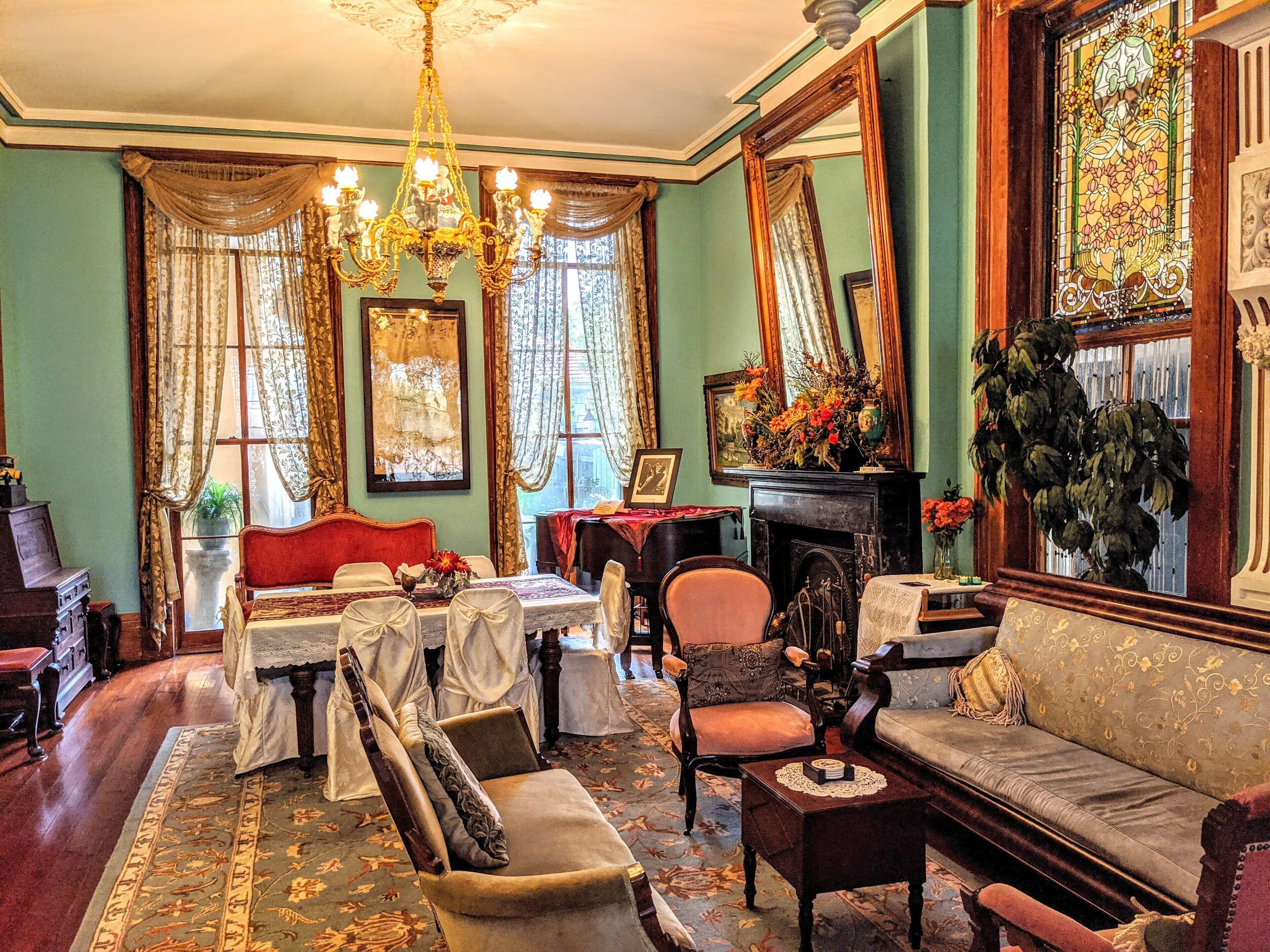 Parisian Courtyard Bed & Breakfast 3*