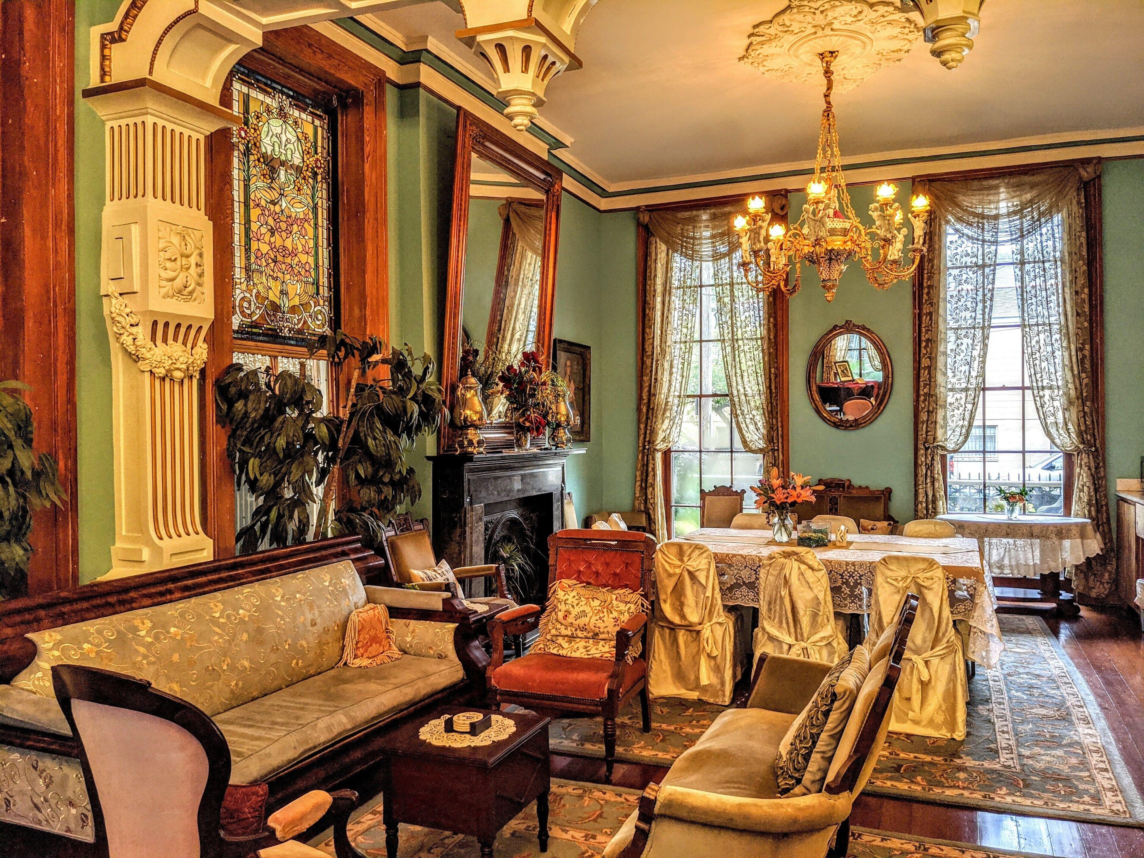 Parisian Courtyard Bed & Breakfast