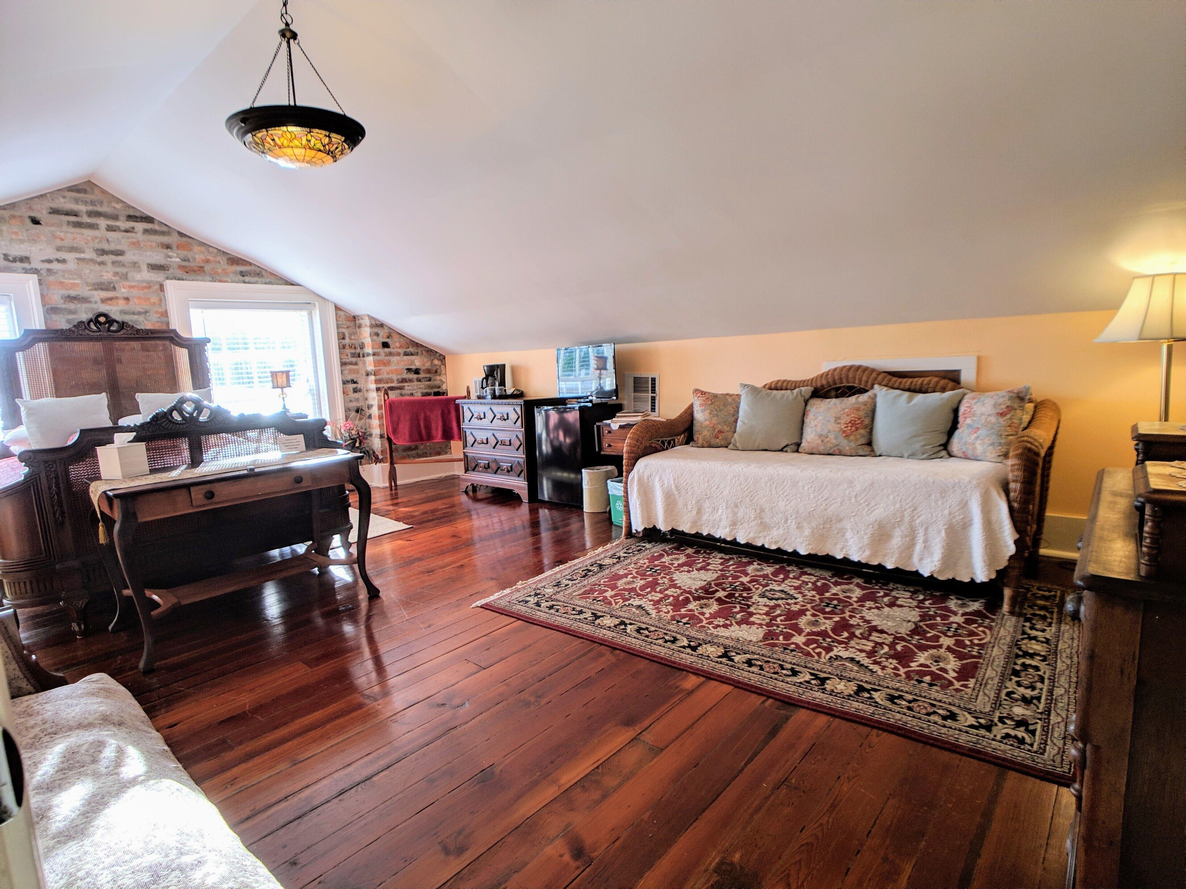 Parisian Courtyard 3*