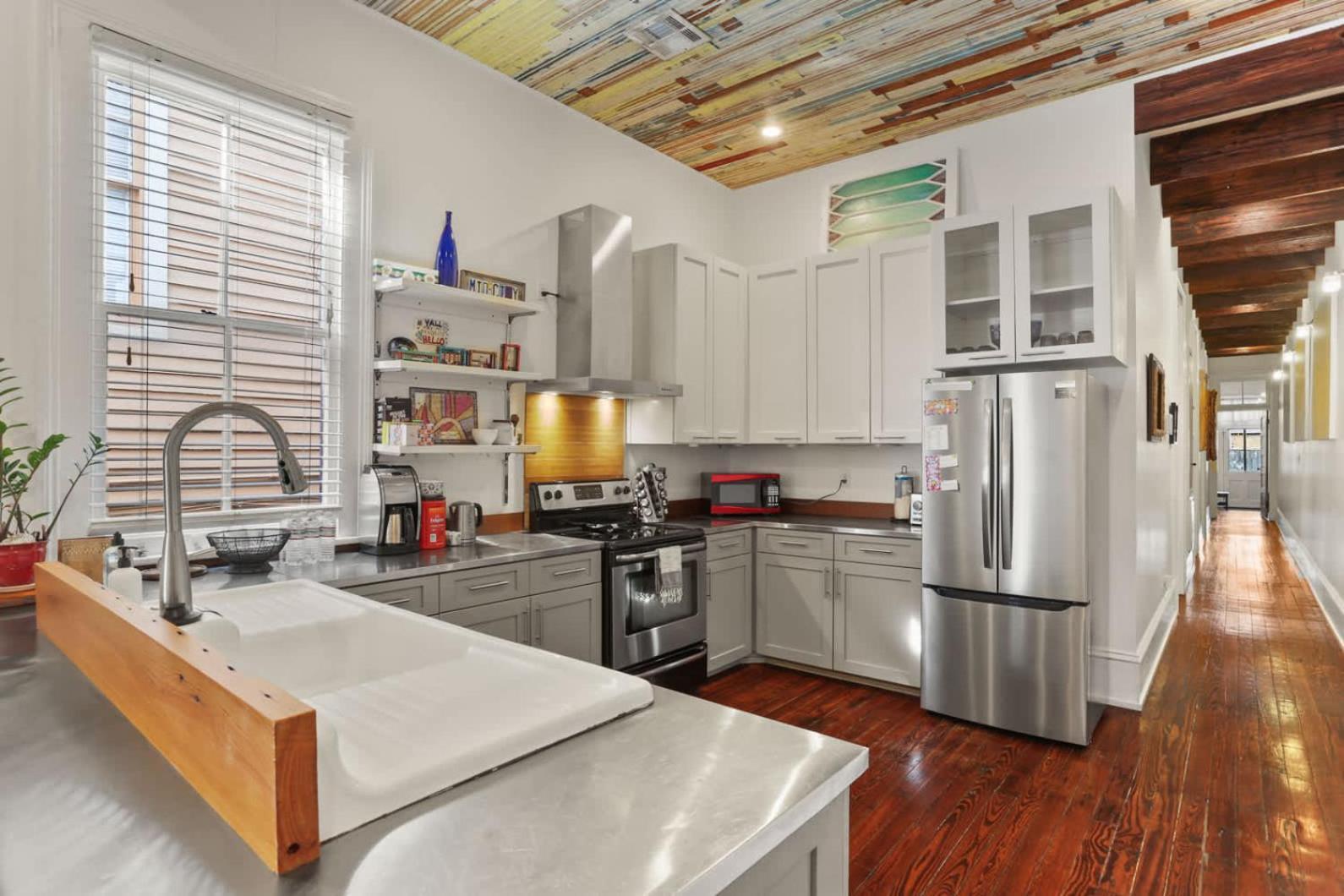 Heart Of Midcity Front Porch 3bd 2 Bath Streetcar Holiday home New Orleans