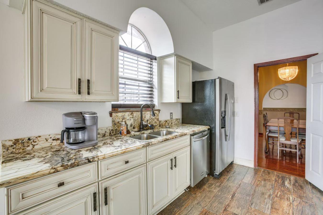 Peaceful 4br - Yard, Family Comforts Holiday home